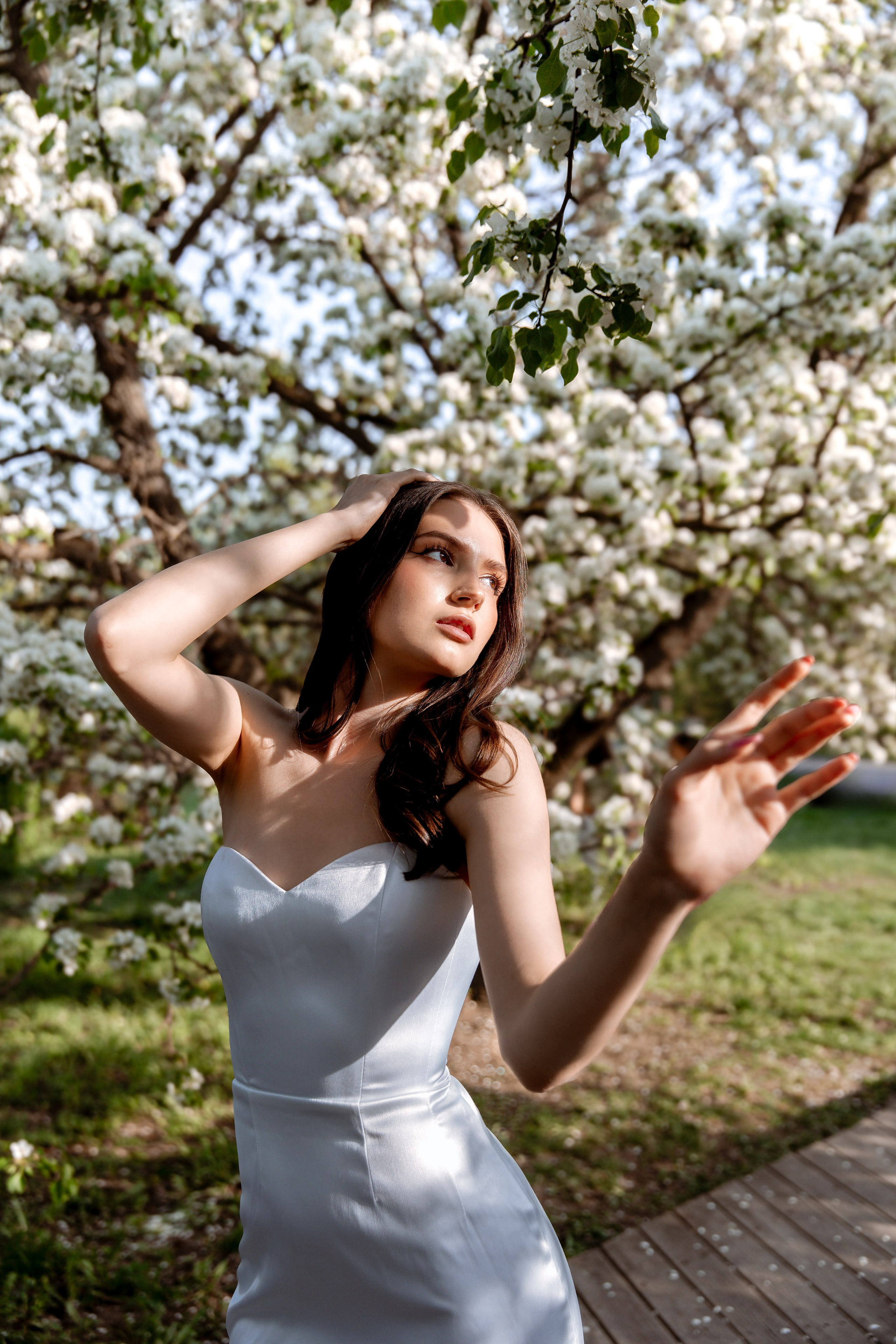 Мария в саду. Свадебный и семейный фотограф Москва и Московская область