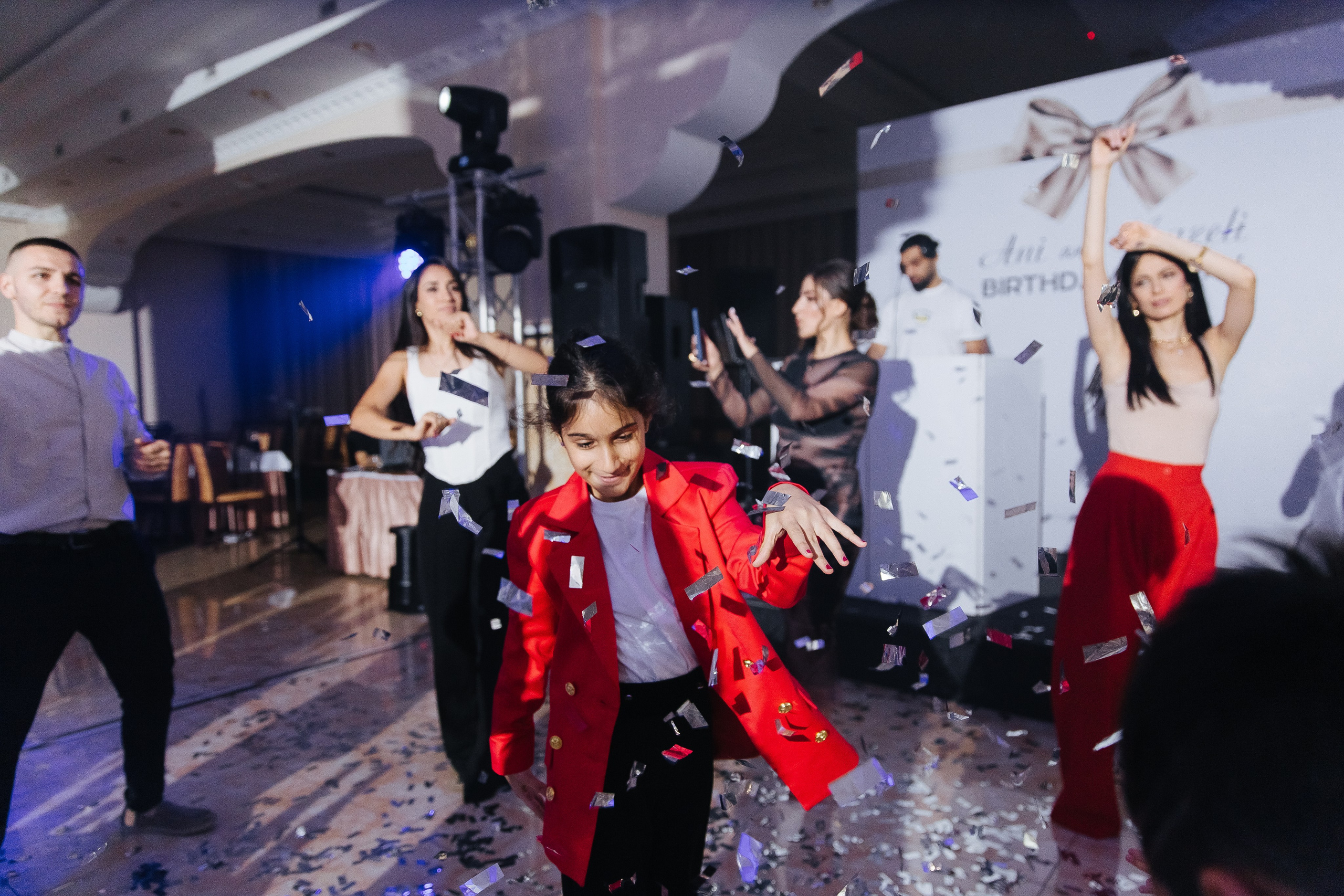 Ани и Назели. 35&5 День рождения, «Янтарь». Фотограф в Красноярске Надежда Воскресенская