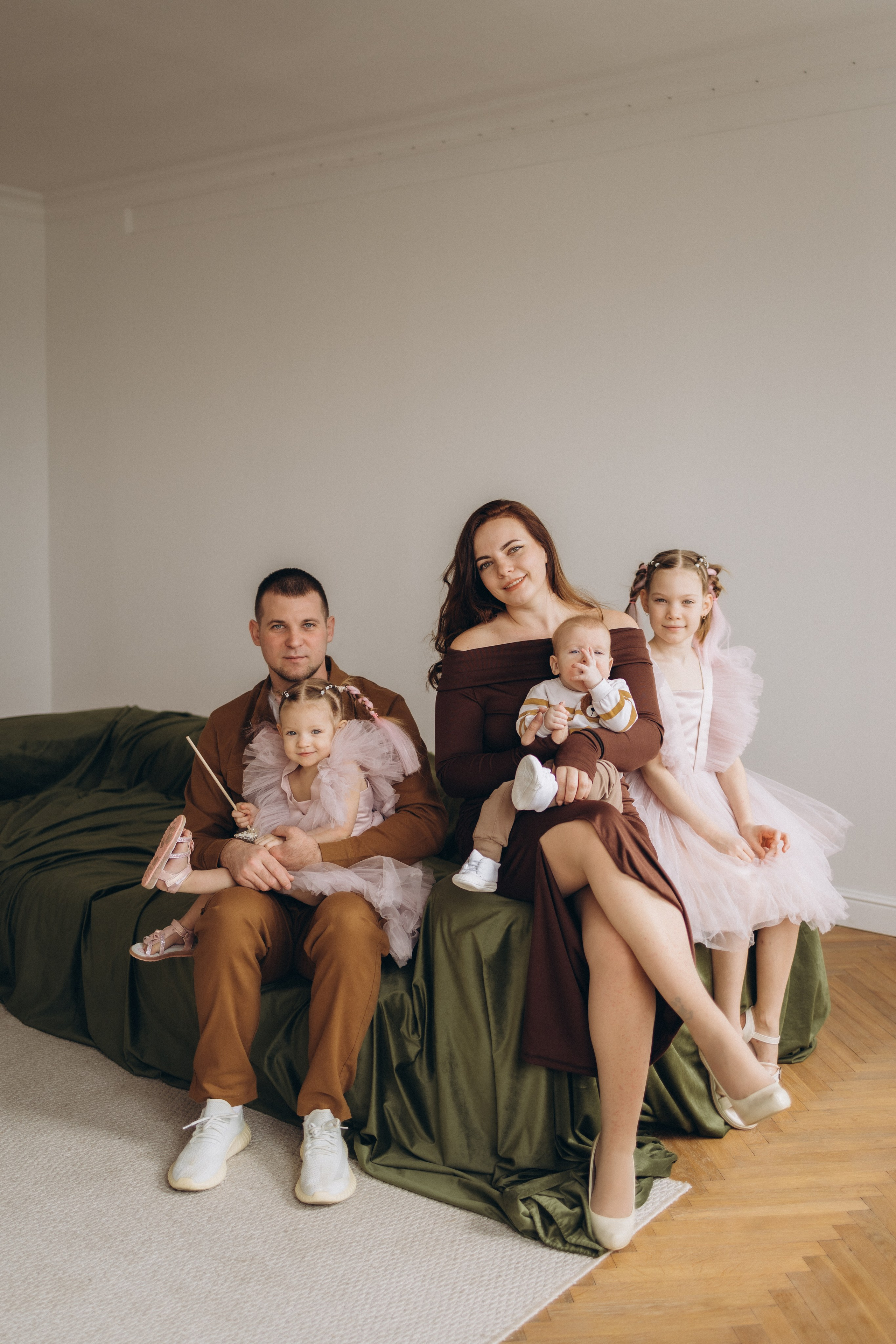 Студийная семейная фотосъемка (12.04.2025) г. Обнинск (Калужская обл.). Надежда Стар семейный и церковный фотограф в Жукове и Калужской области