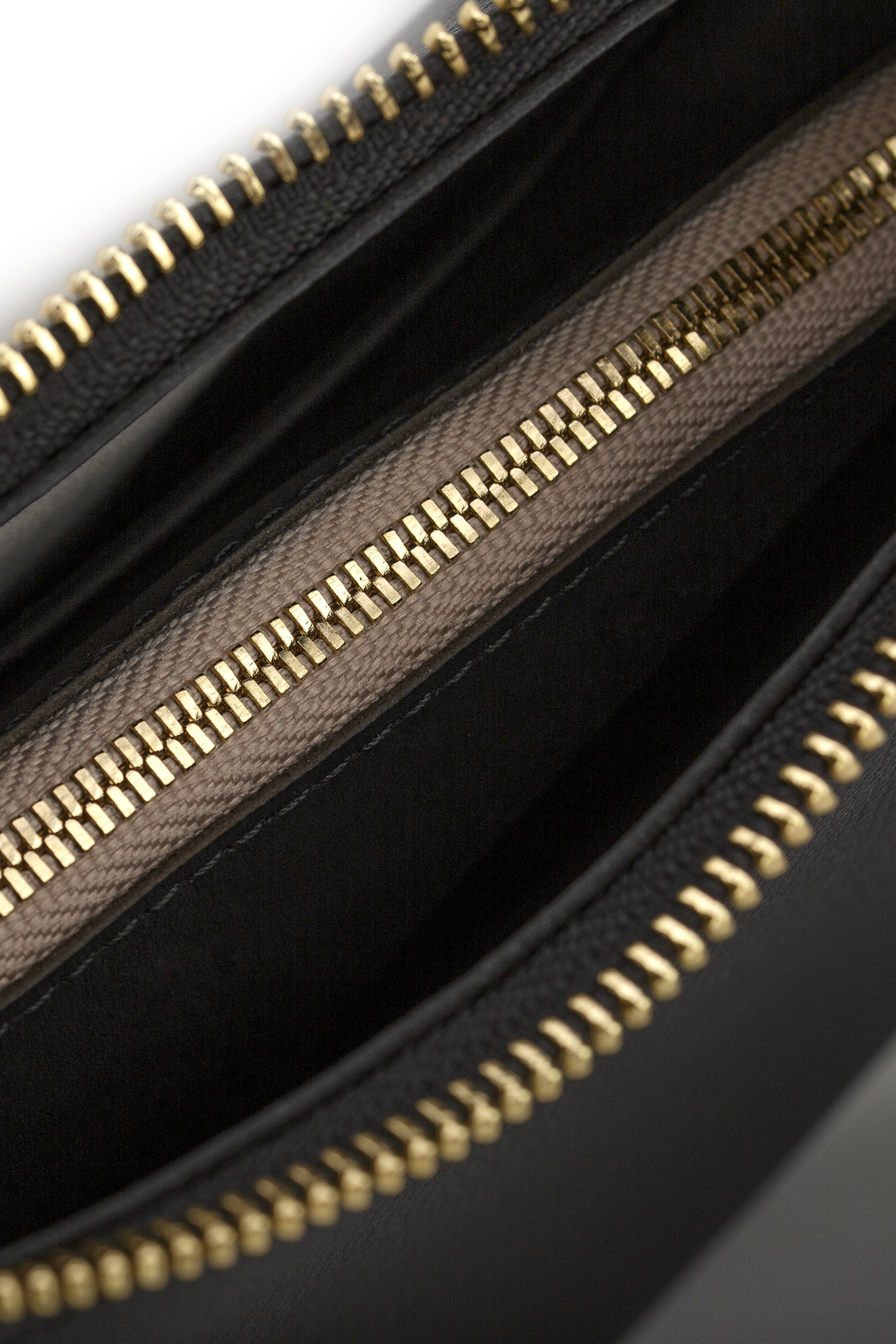 Сумки и рюкзаки. Предметная и каталожная съемка в Москве!