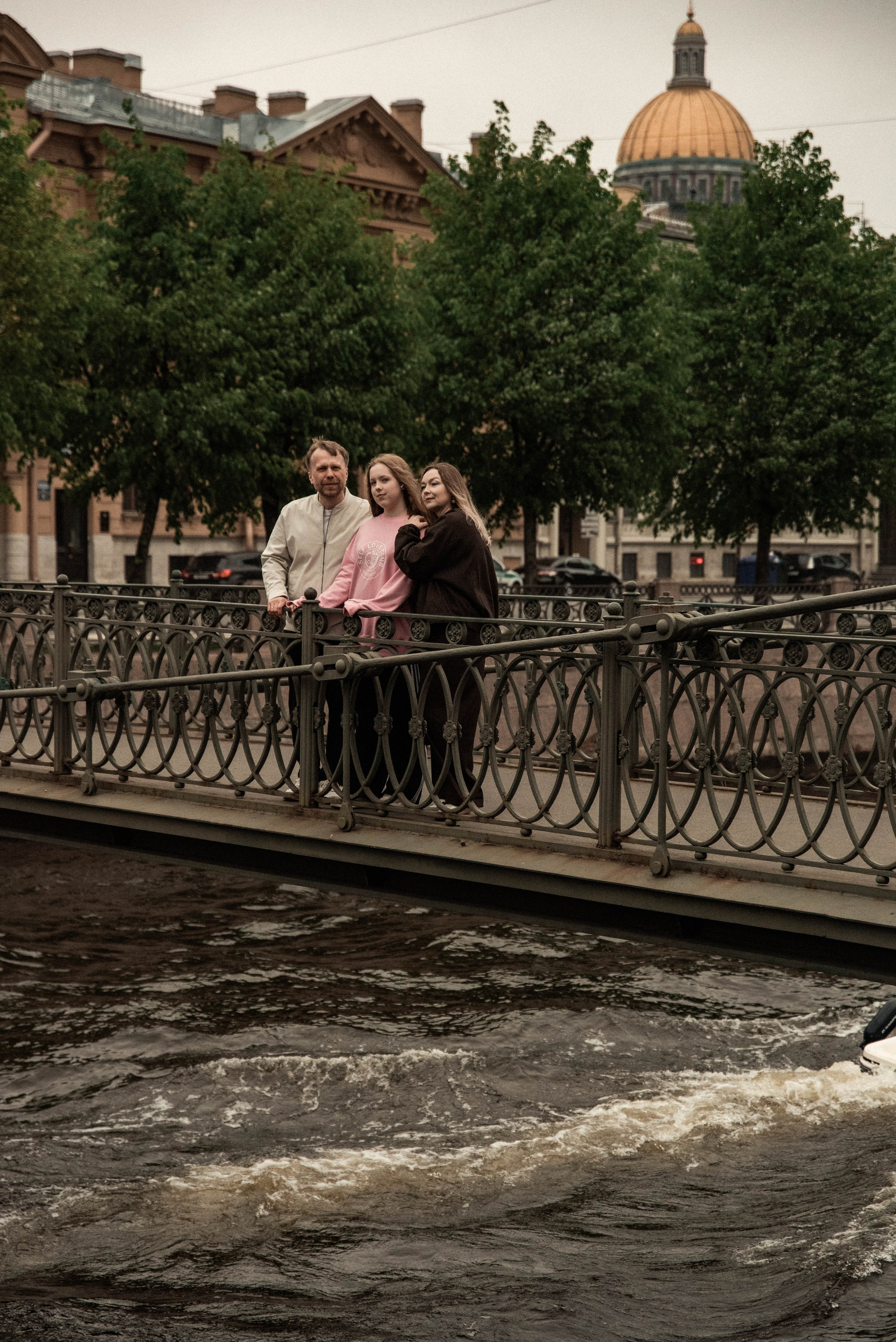 Семейная фотосессия-прогулка по Санкт-Петербургу