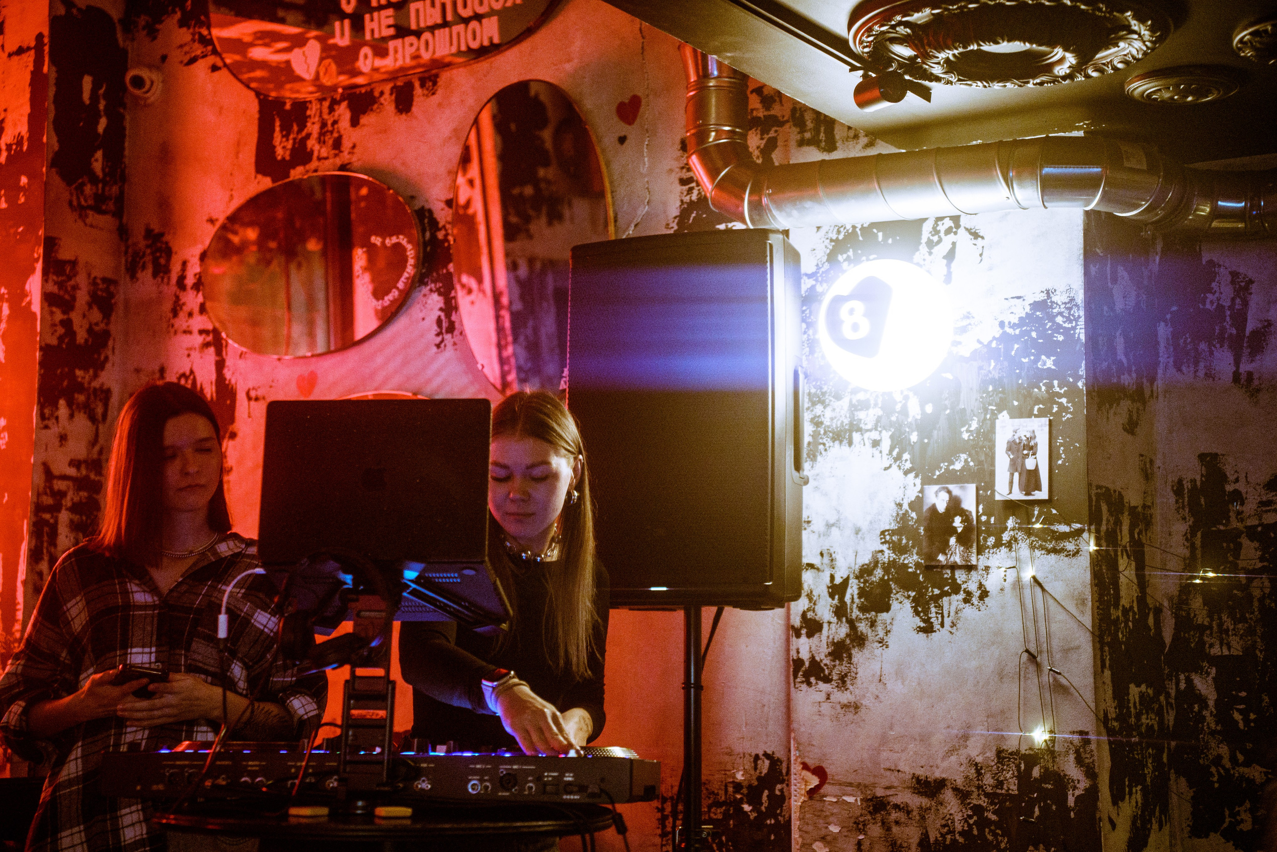 Из Сибири с любовью. Бар разбитых сердец. Концертный и репортажный фотограф в Санкт-Петербурге Слава Пахомов