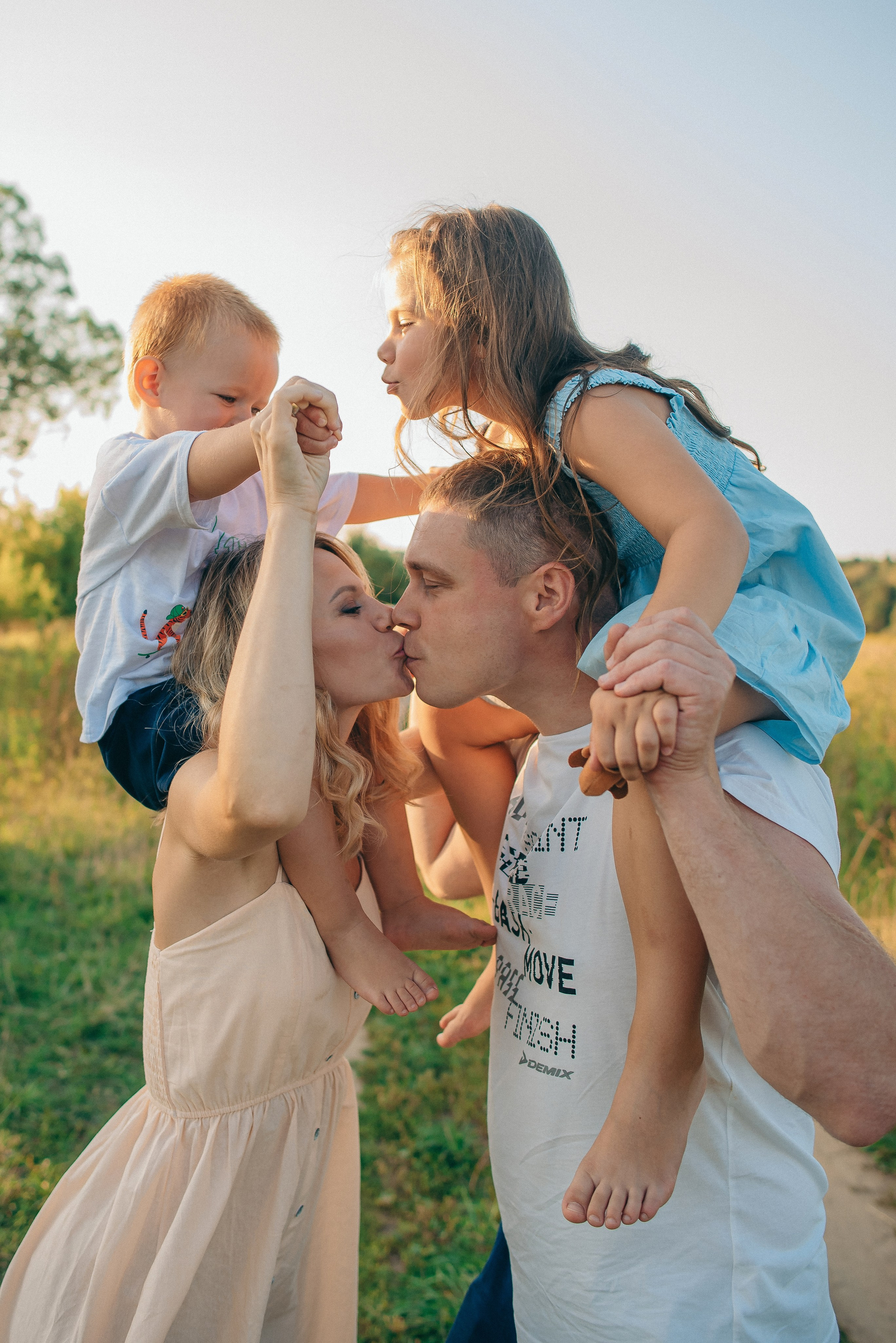 Семейная фотосессия на природе. Семейный и детский фотограф в Обнинске, Калуге, Москве