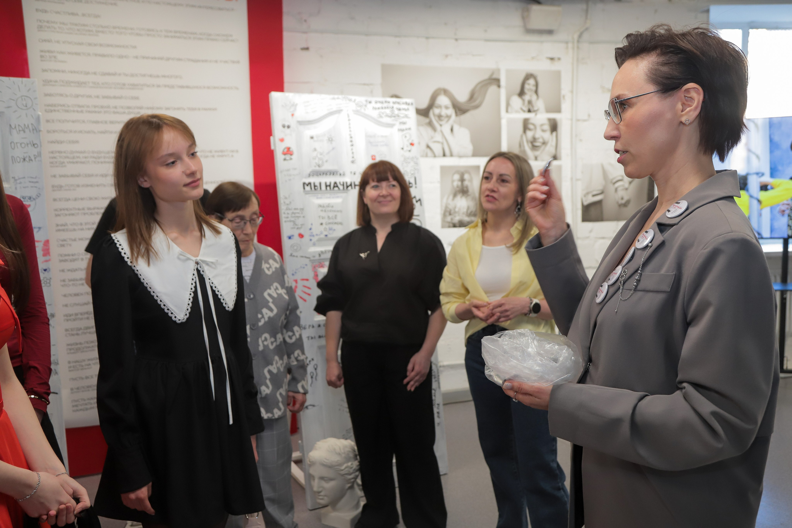 Выставка — проект «Мы начинаем путь!». АРТИКУЛ. Выпускные альбомы Нижний Тагил