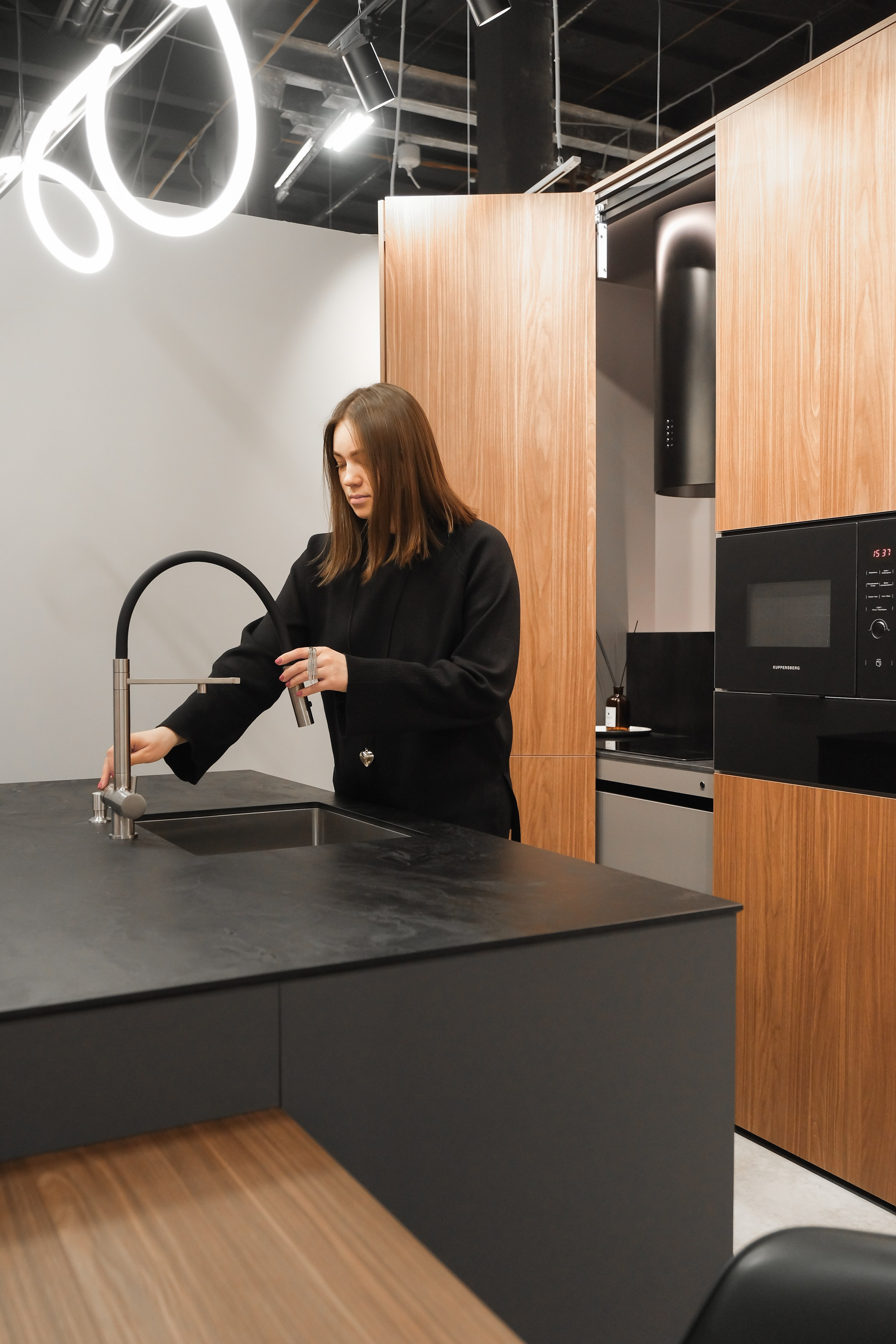 Студия мебели на заказ в Томске ГУДРУМ ТЦ Оранжевое Небо. ГУДРУМ — Мебель на заказ в Томске | Кухни | Шкафы | Стулья и Столы