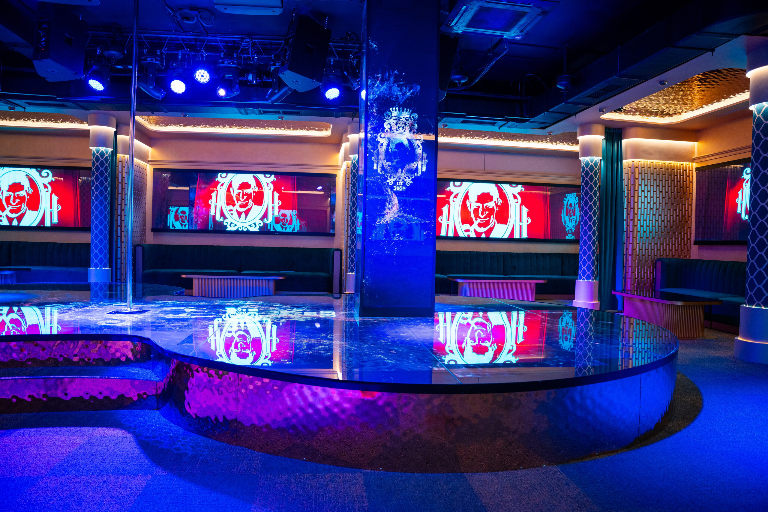 Фотосъемка интерьера стриптиз-клуба Hefner — элитный клуб Краснодара. Интерьерная фотосъемка клуба Hefner в Краснодаре — профессионально. Шедевры для Вас! Фотограф и Видеограф в Краснодаре Пахиев Руслан