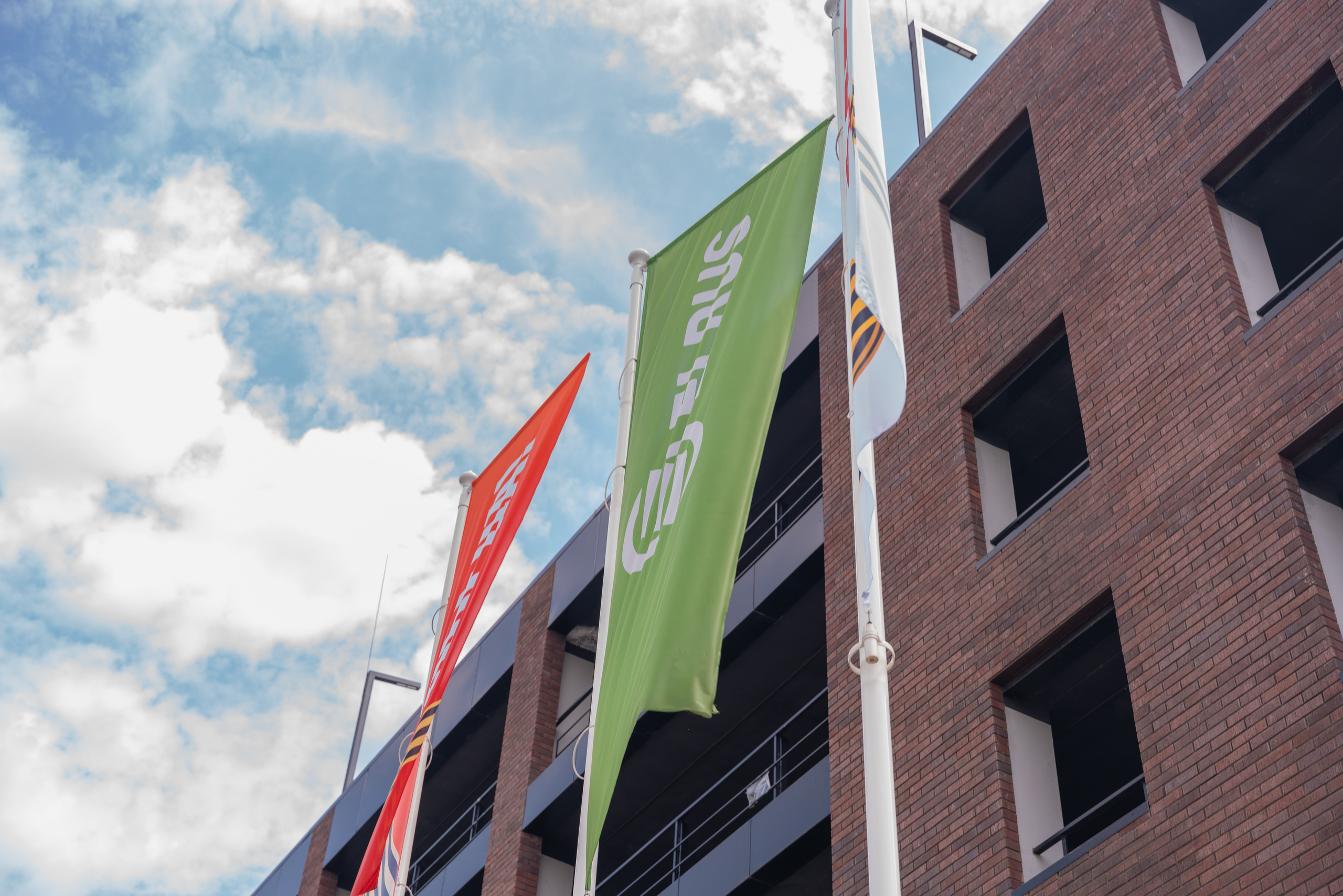 Интерьерная фотосъемка автосалона Elrus в Краснодаре. Zeekr, LiXiang Профессиональная фотосъемка интерьера премиум-автосалона в Краснодаре. Шедевры для Вас! Фотограф и Видеограф в Краснодаре Пахиев Руслан