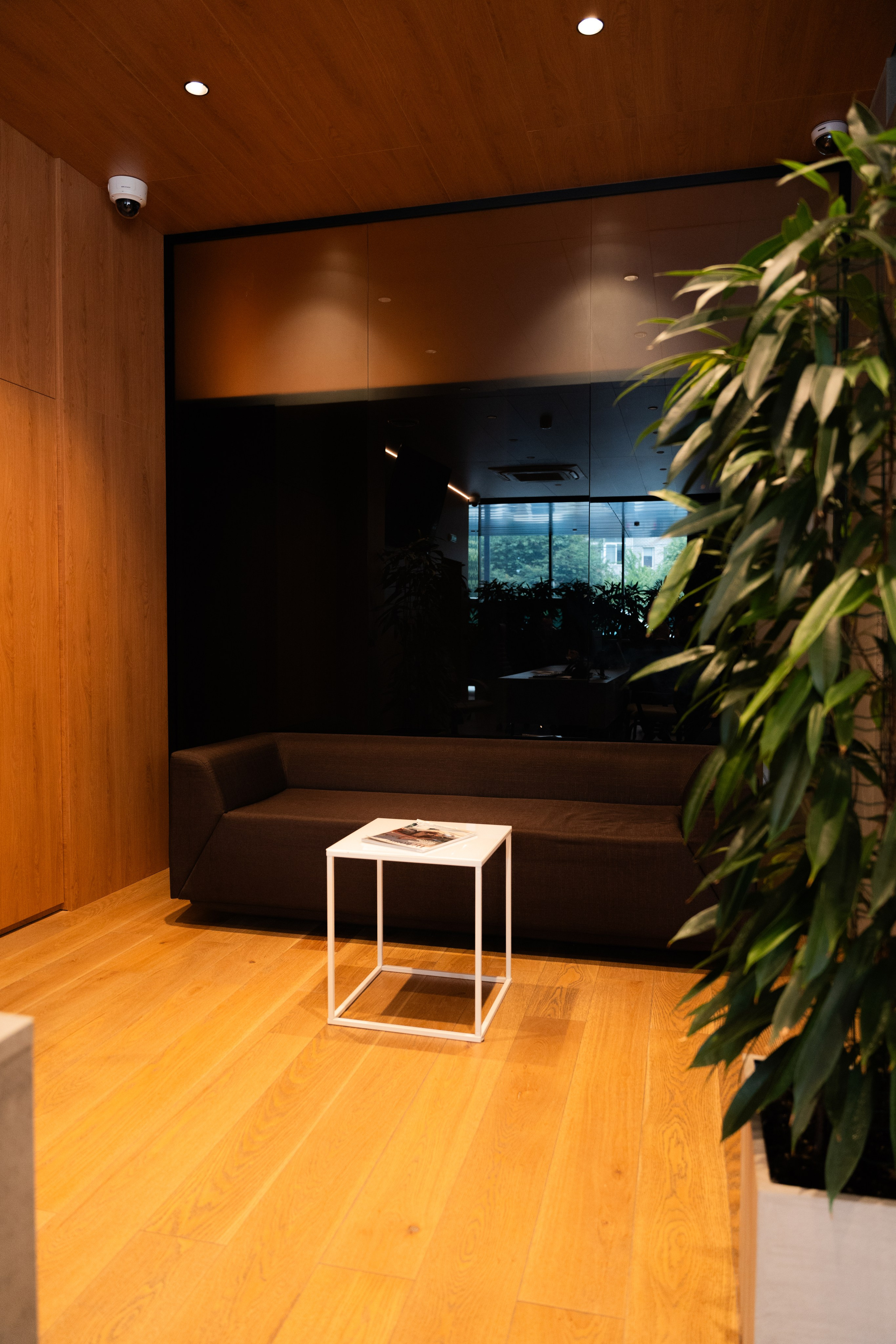 Интерьерная фотосъемка автосалона Elrus в Краснодаре. Zeekr, LiXiang Профессиональная фотосъемка интерьера премиум-автосалона в Краснодаре. Шедевры для Вас! Фотограф и Видеограф в Краснодаре Пахиев Руслан