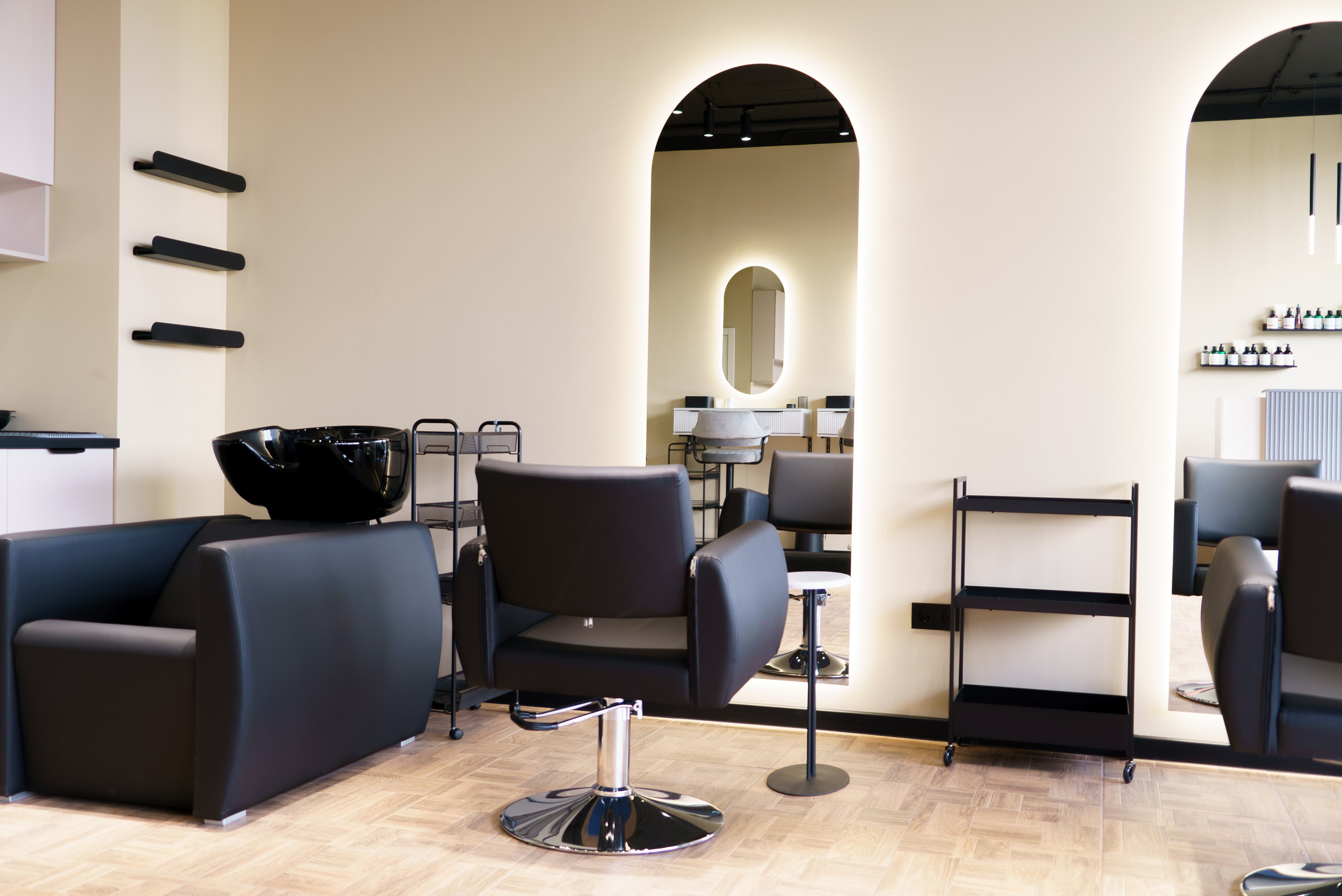 Профессиональная интерьерная фото и видео съемка студий красоты Яркая интерьерная фотосъемка для бьюти-коворкинга и студий. Шедевры для Вас! Фотограф и Видеограф в Краснодаре Пахиев Руслан