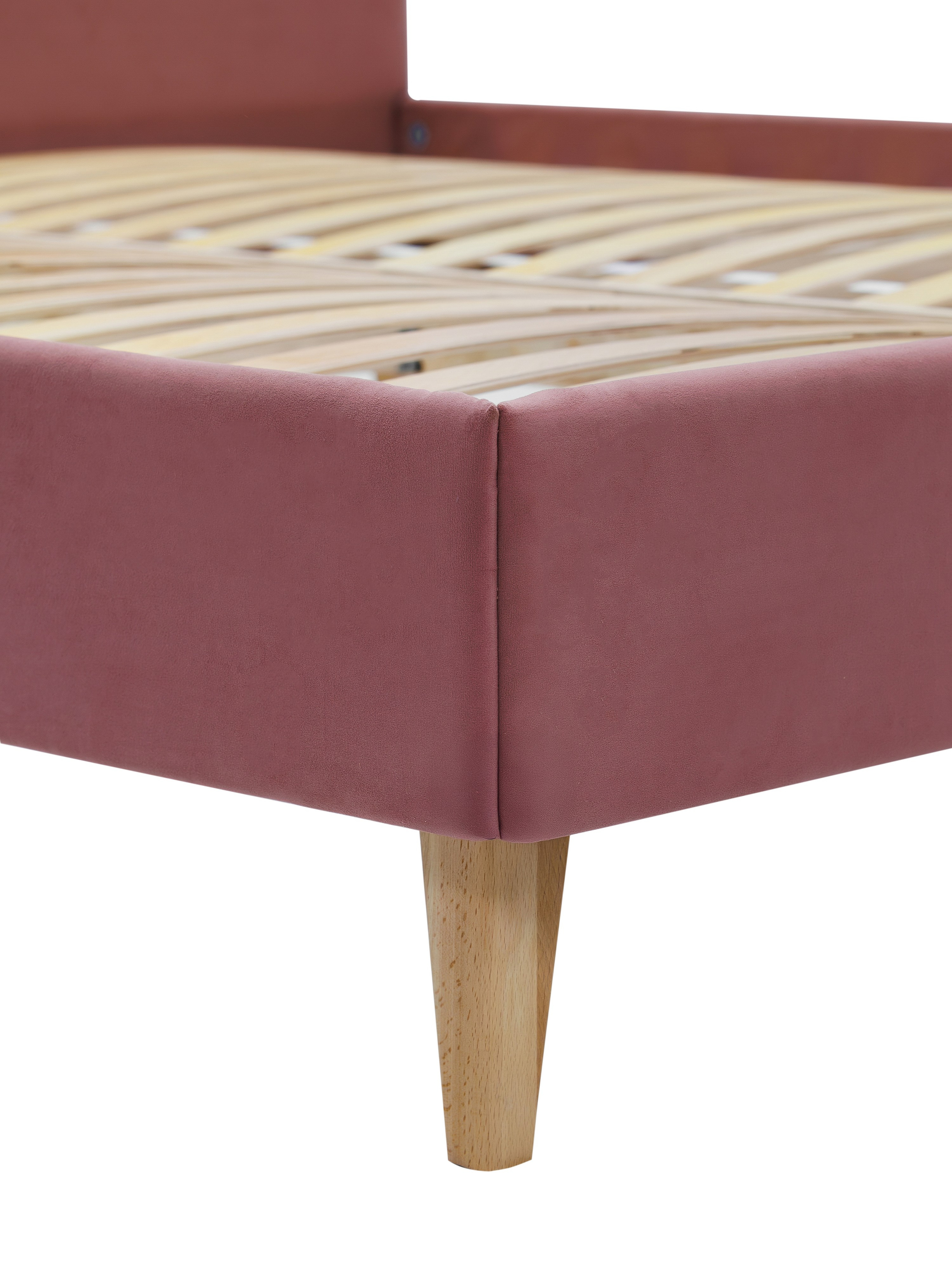 Кровать. Фотосъёмка для бизнеса — предметное фото, репортаж с мероприятий, портреты людей, съёмка интерьера и экстерьера