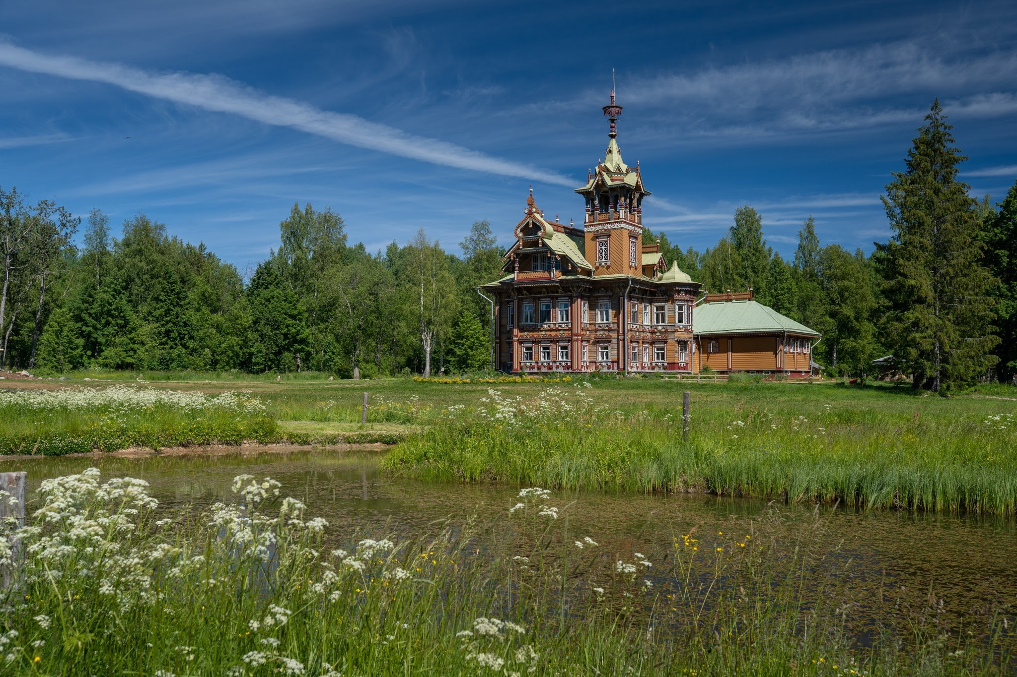 Кострома, Асташово, Восстановленный терем в псевдо- русском стиле. Фотограф Василий Буланов