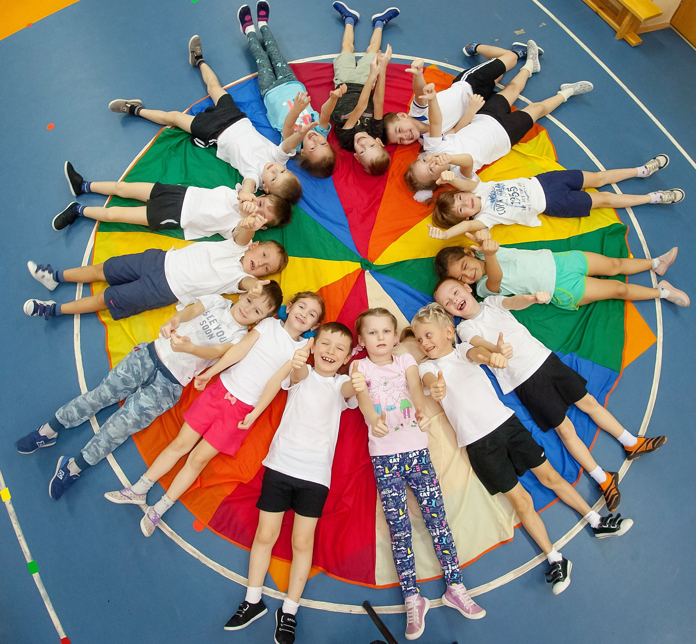 Фотография для выпускных альбомов в детском саду в выпускной группе в подготовительной группе детей фотограф для выпускных альбомов фото детей в группе мастер-класс детский портрет занятия в детском саду игры в детском саду физкультура в детском саду