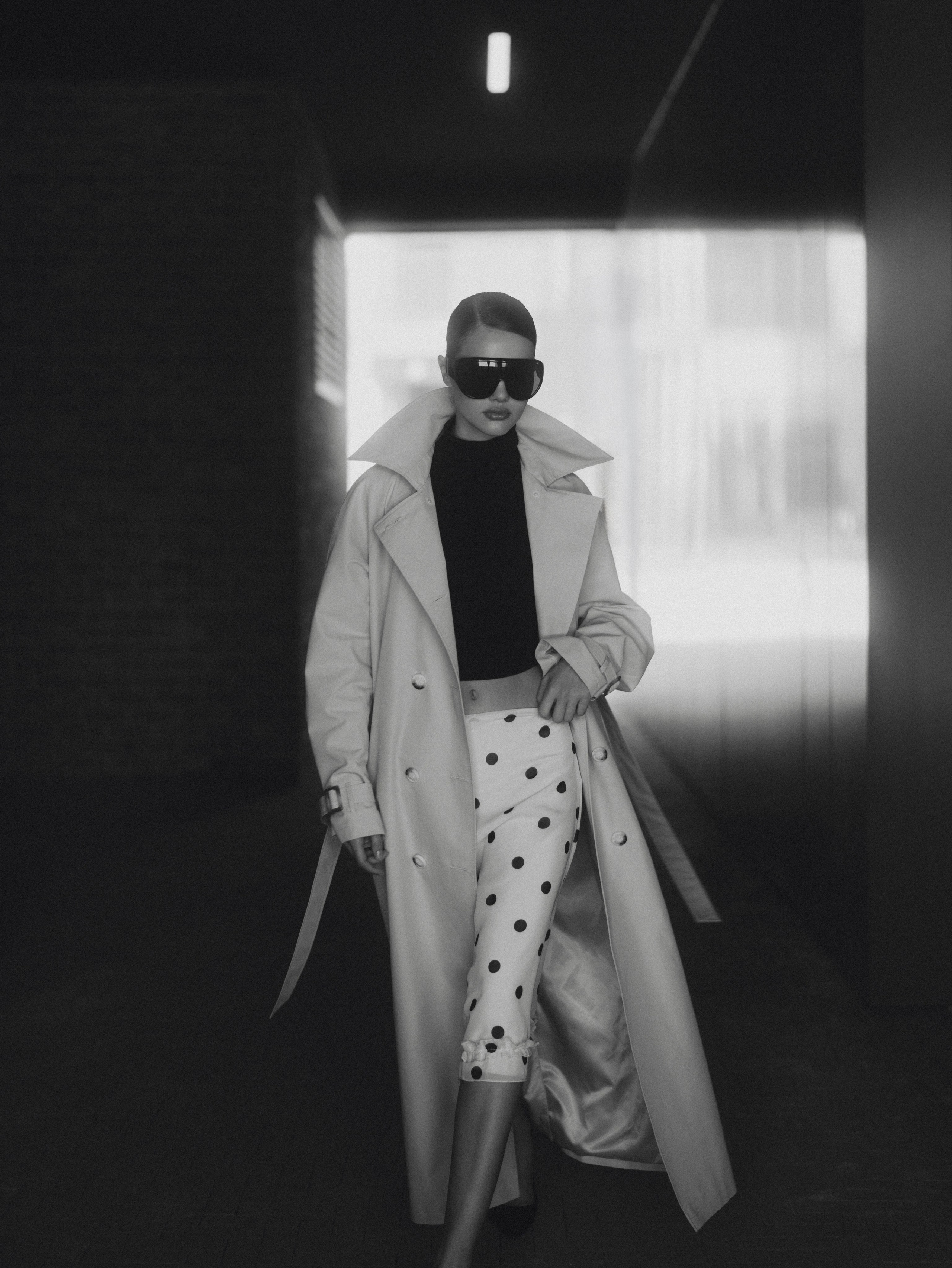 портрет девушки на улице в центре Казани, мягкий естественный свет