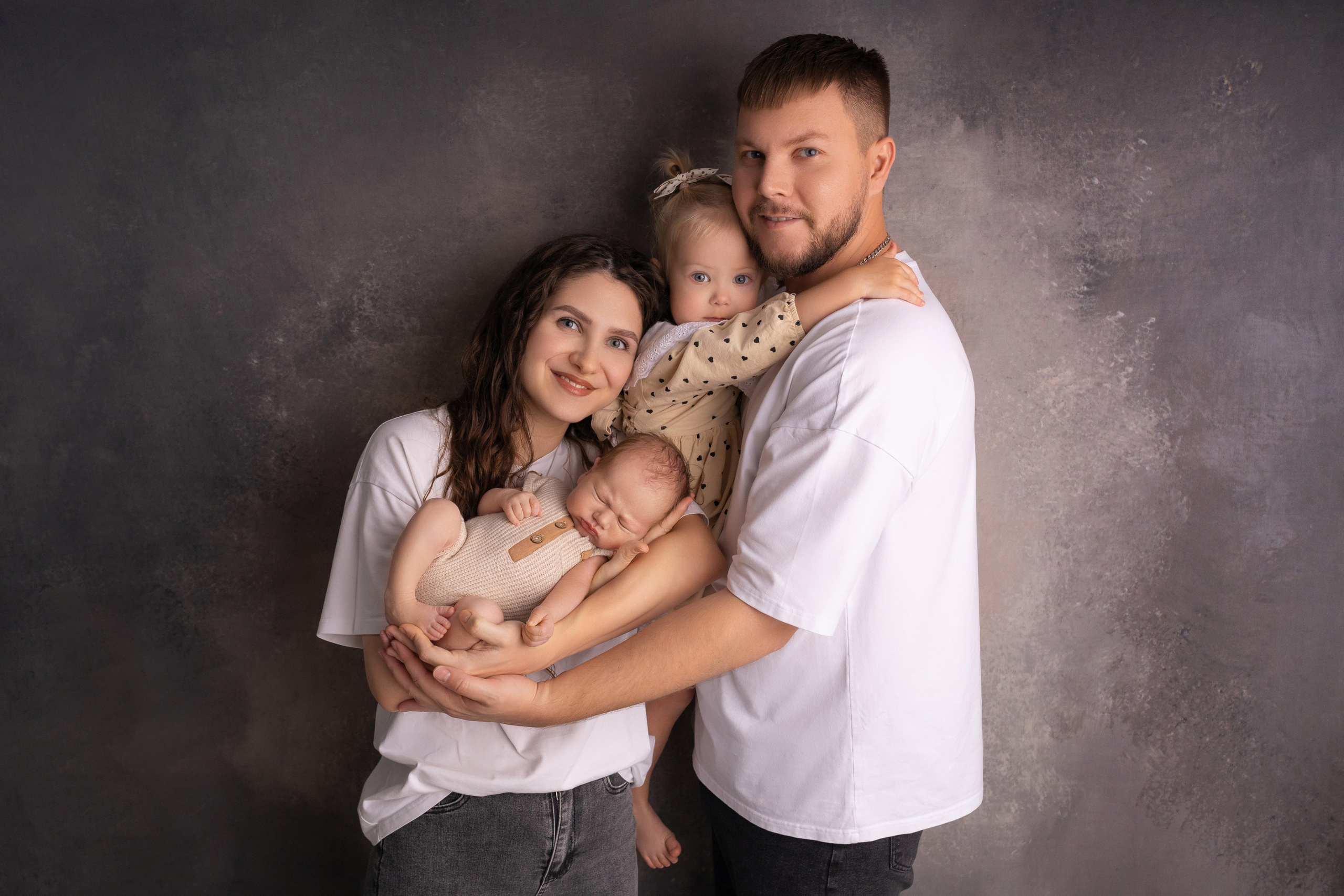 Семейные кадры от Elvira Kamaeva. Фотограф новорожденных малышей в Омске и Омской области Эльвира Камаева