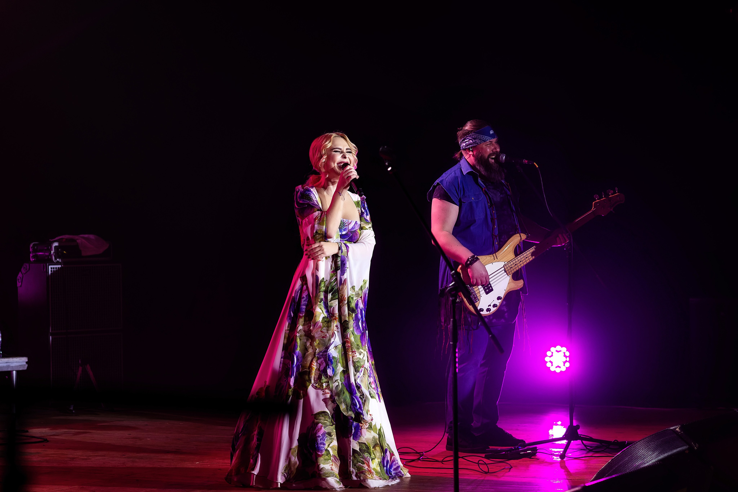 Концерт Пелагеи. Школьный, фэшн фотограф в Тюмени и в России Ирина Королева