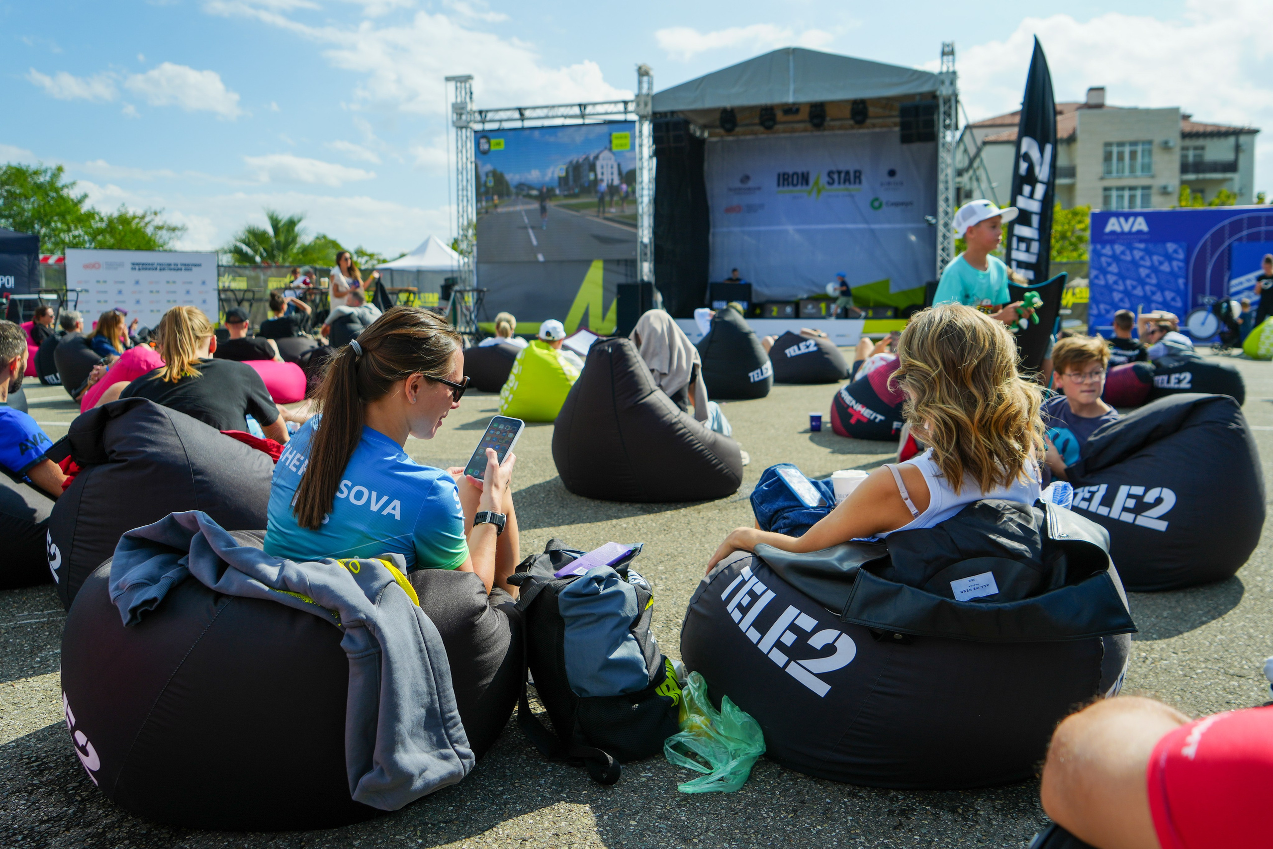 Фотоотчет партнерской интеграции для компании TELE2 на фестивале Ironstar. Репортажный фотограф в Красной Поляне и Сочи Павлюченко Екатерина