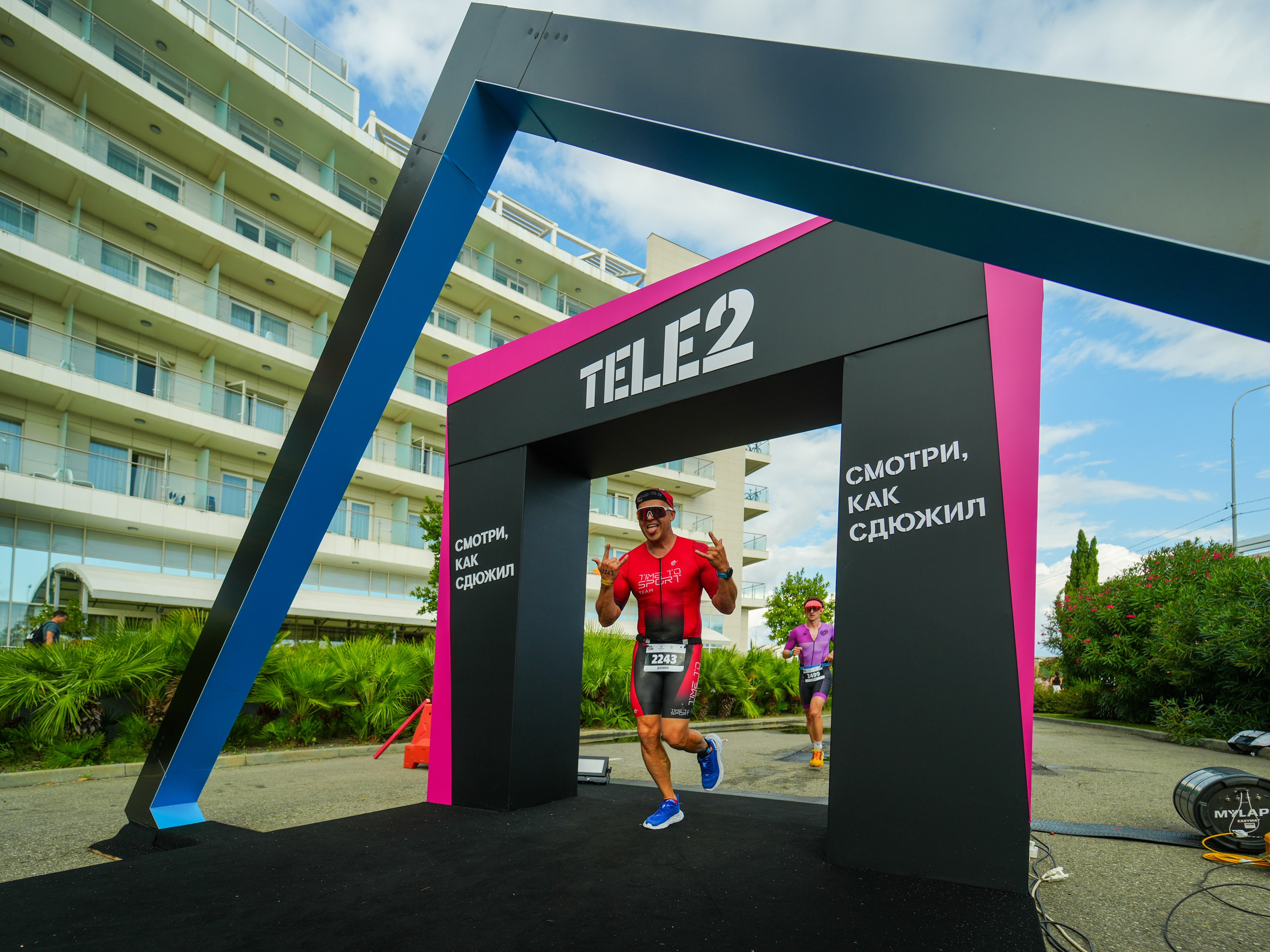 Фотоотчет партнерской интеграции для компании TELE2 на фестивале Ironstar. Репортажный фотограф в Красной Поляне и Сочи Павлюченко Екатерина