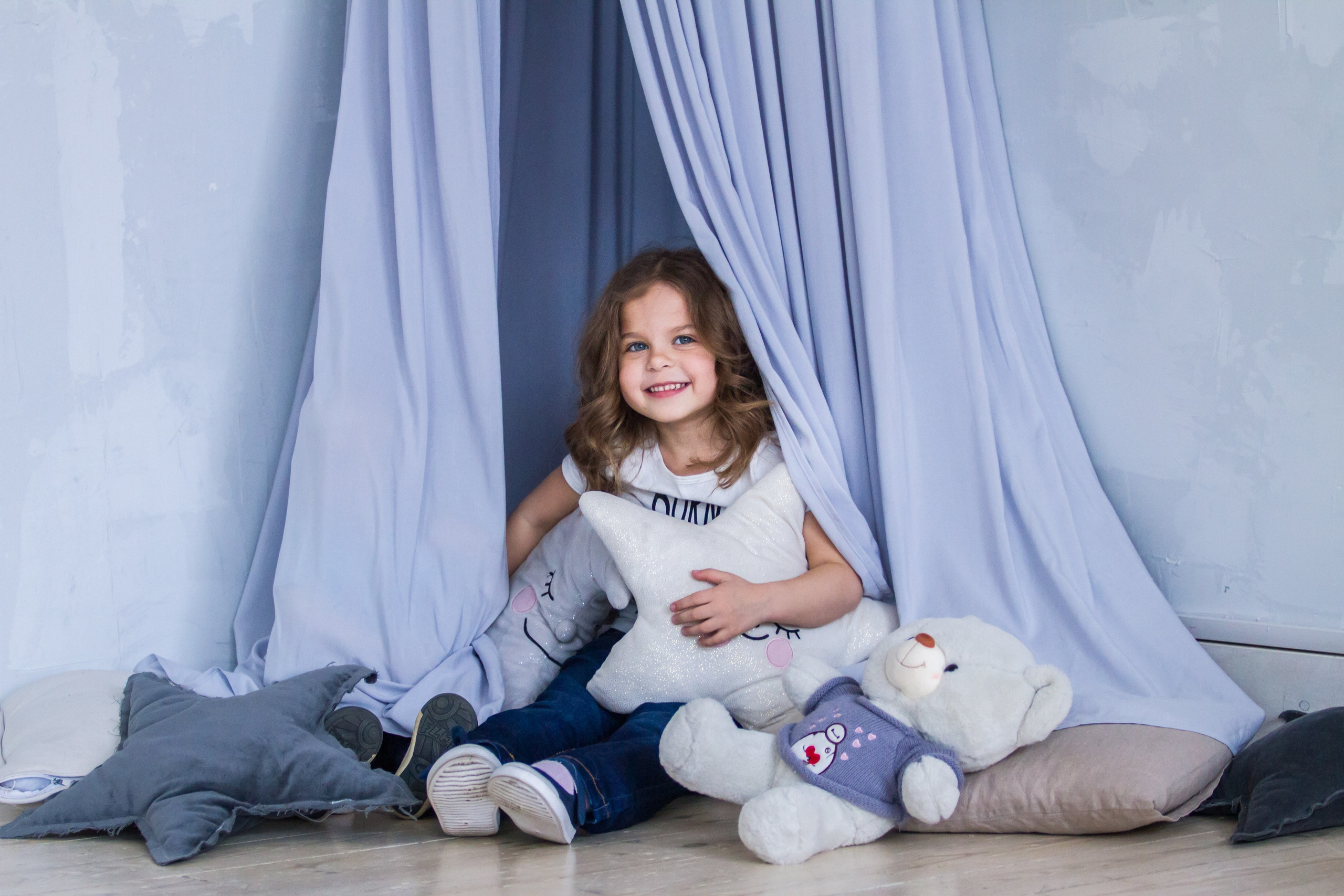 Семейная фотосессия в студии с весенней тематикой, Пасха и кролик. Семейный и детский фотограф в Москве Мария Быкова