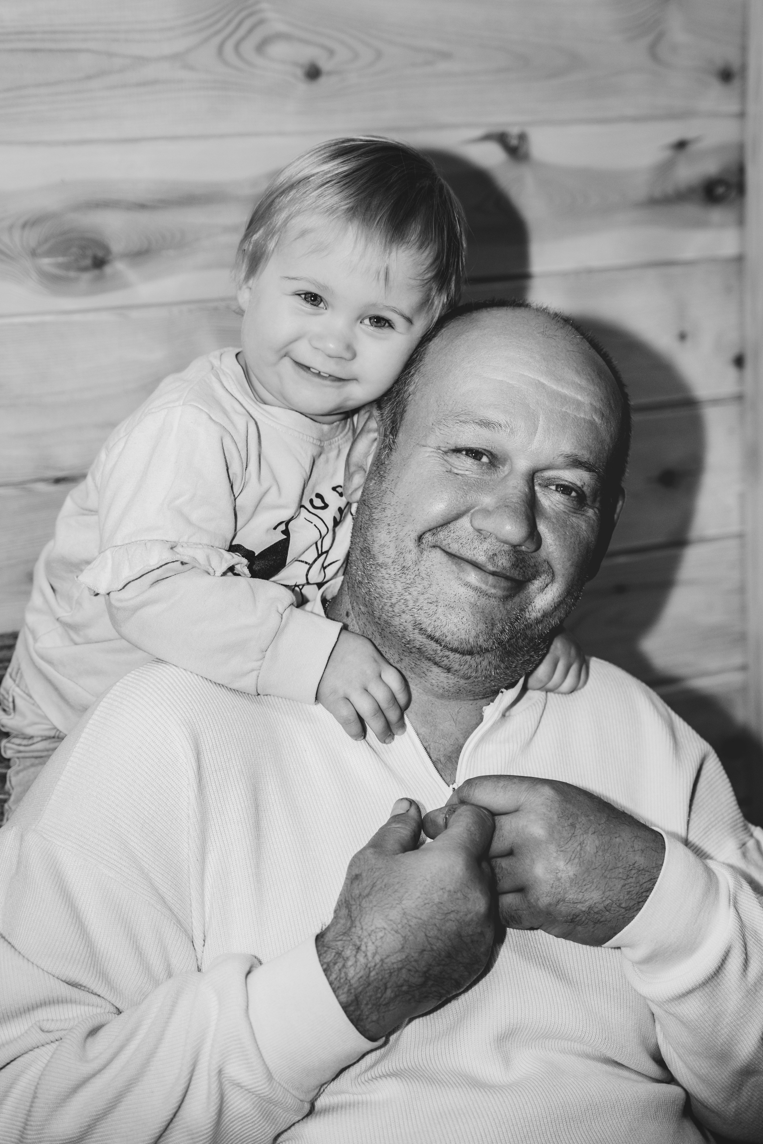 С внучкой. Любимые бабушка и деда