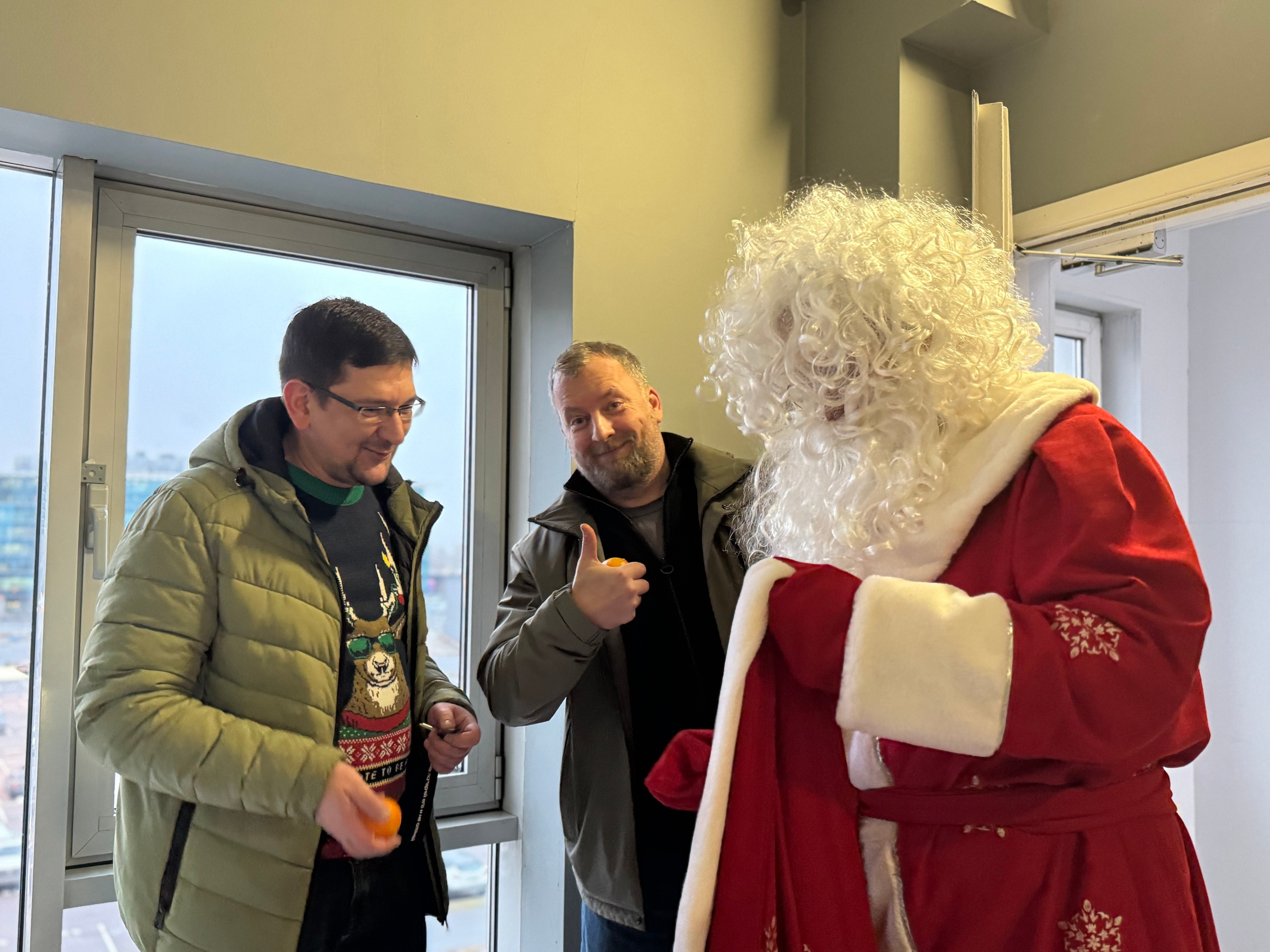 Новый год в офисе. Фотоархив giper.fm