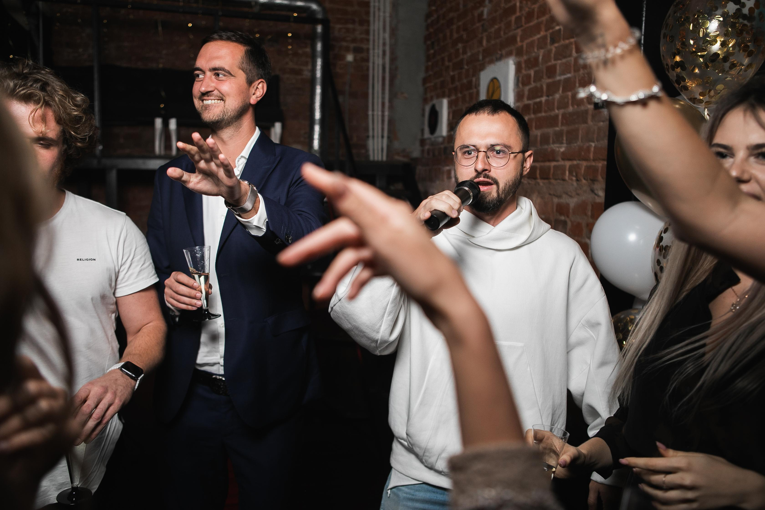 Съёмка дня рождения в тёмном лофте. Фотограф в Москве Дмитрий Жарков