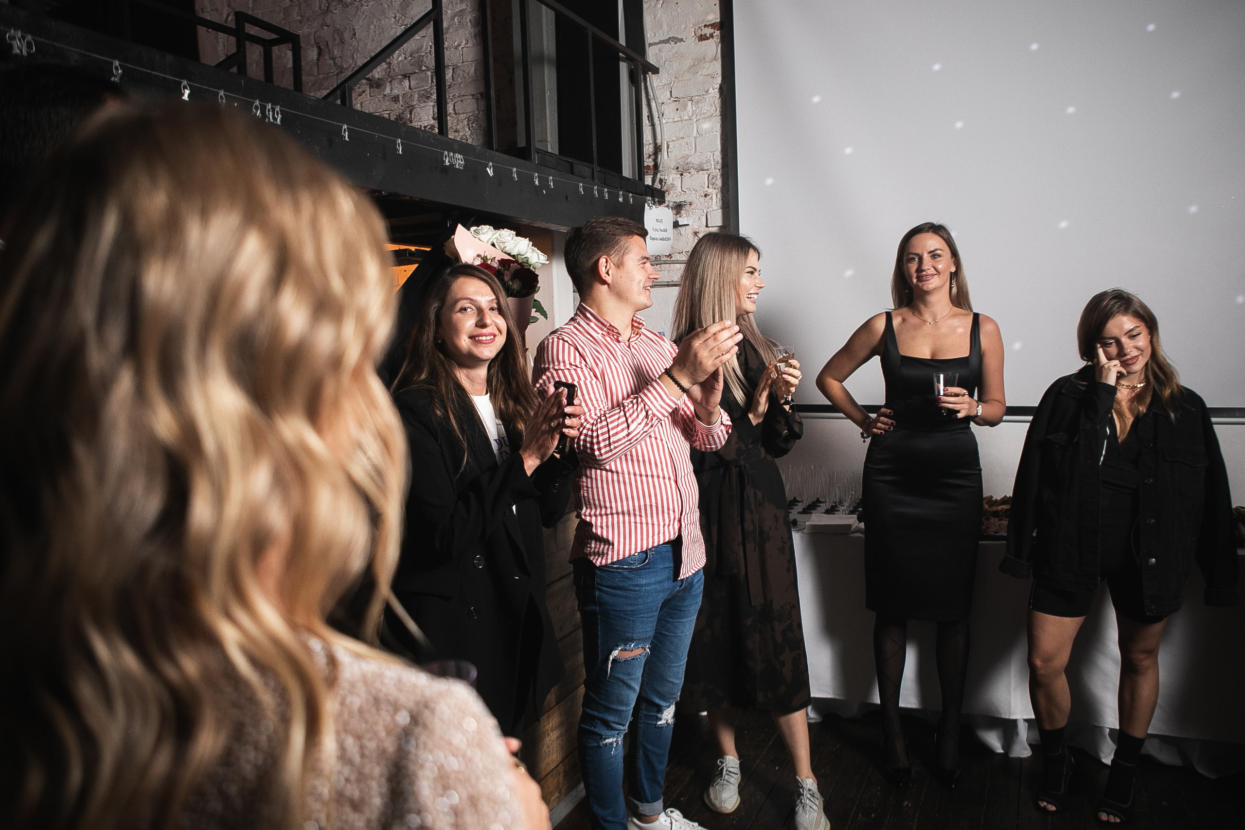 Съёмка дня рождения в тёмном лофте. Фотограф в Москве Дмитрий Жарков