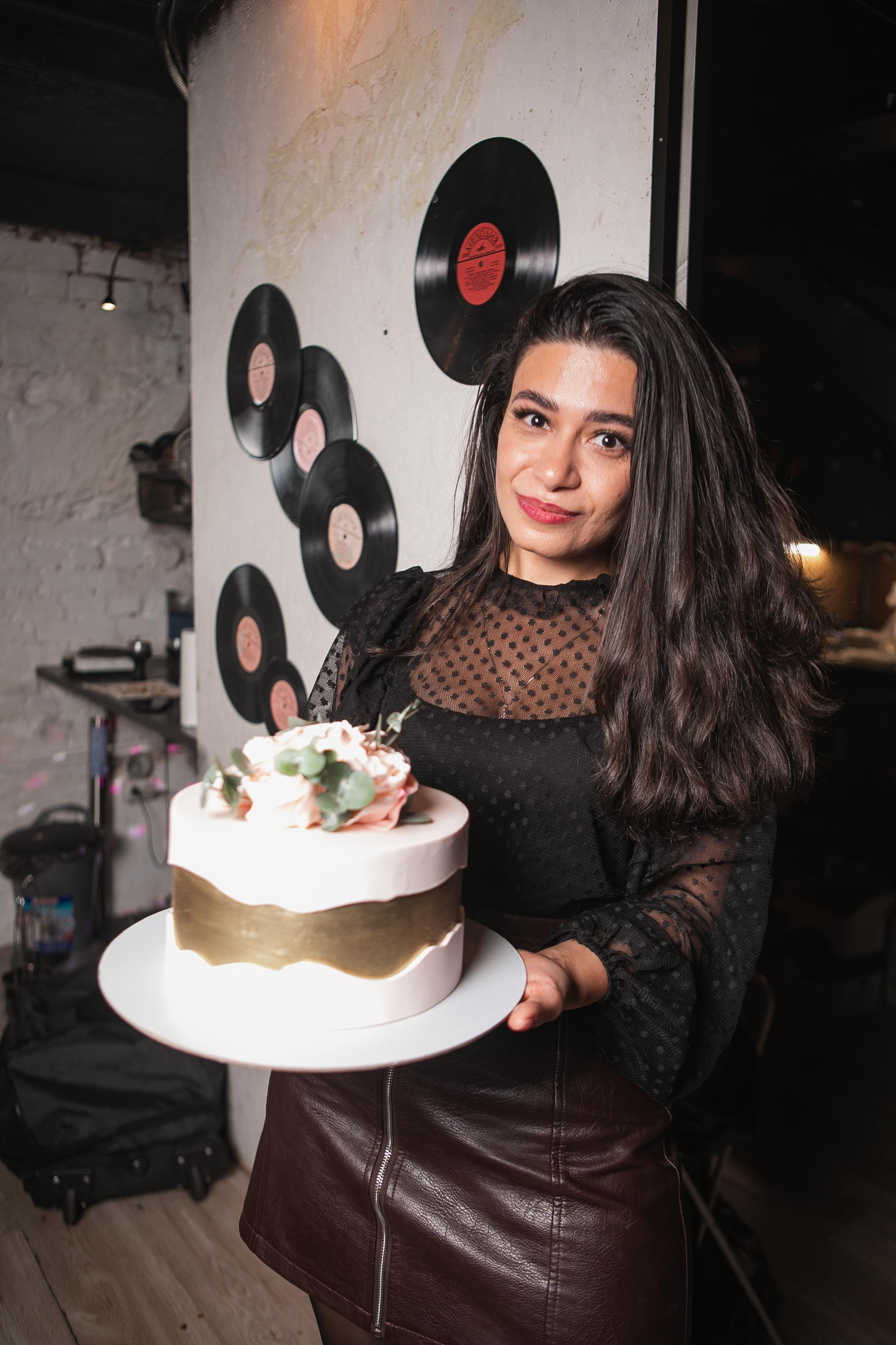 Съёмка дня рождения в тёмном лофте. Фотограф в Москве Дмитрий Жарков