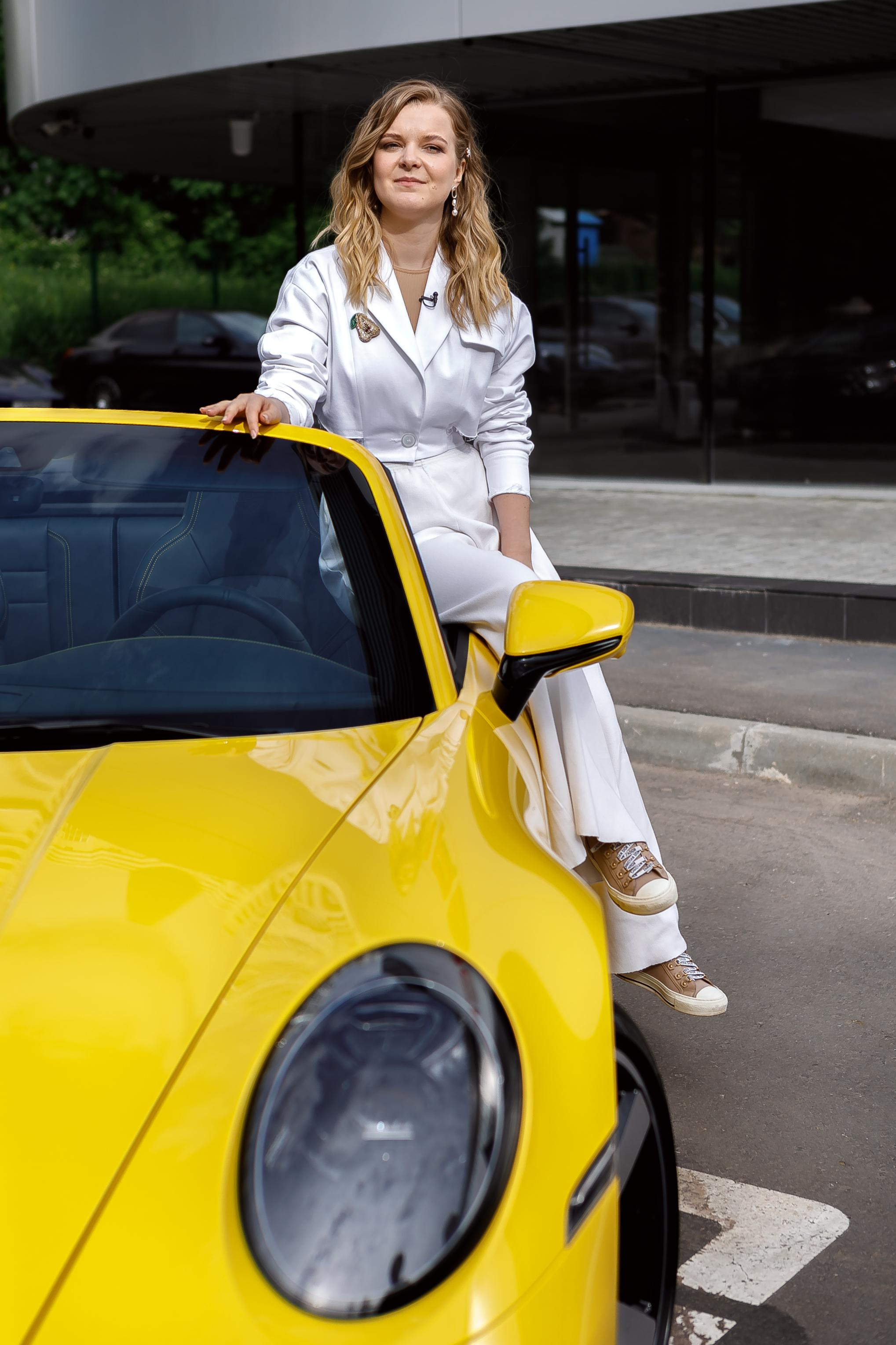 Выдача машины в автосалоне Porche. Фотограф в Москве Дмитрий Жарков