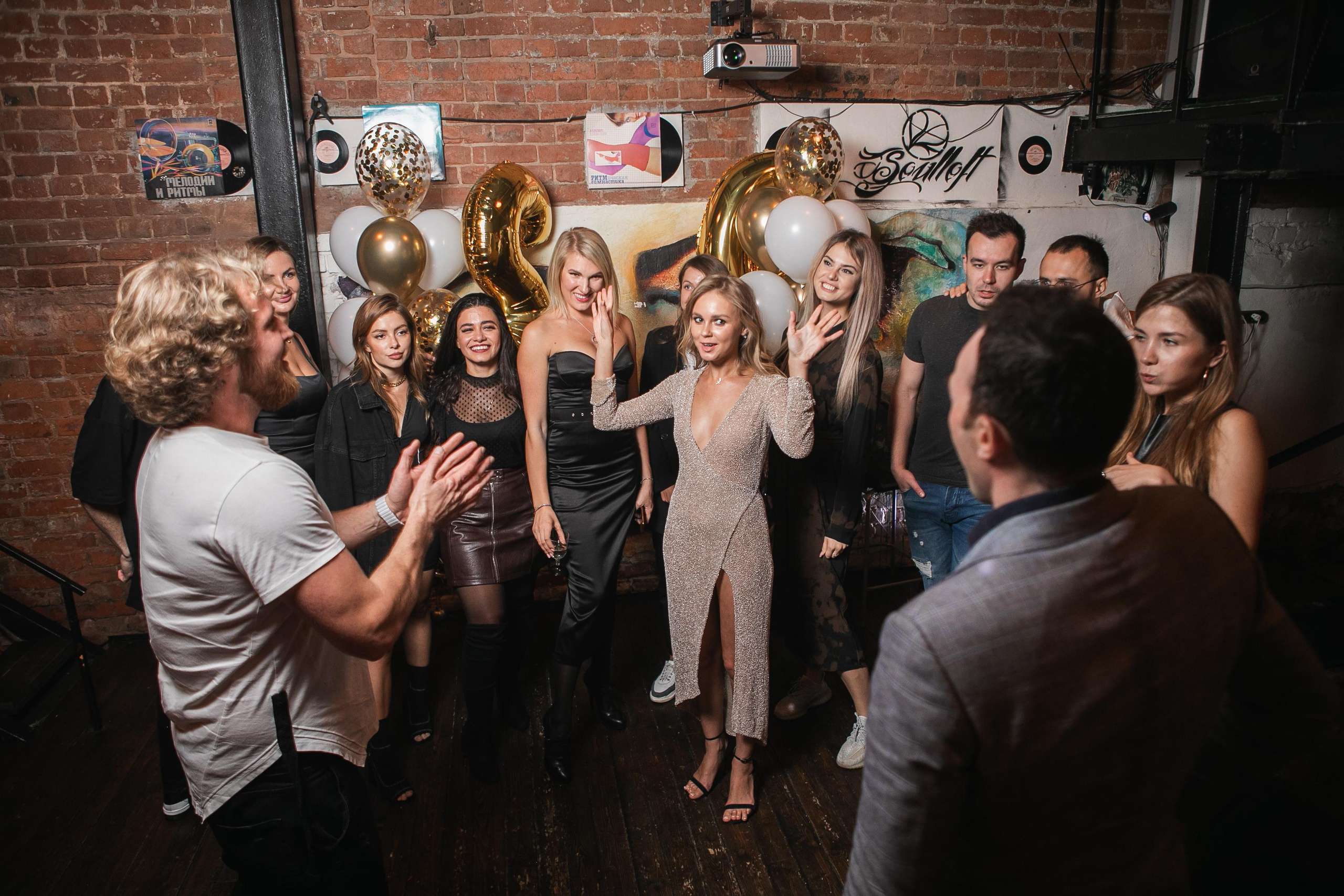 Съёмка дня рождения в тёмном лофте. Фотограф в Москве Дмитрий Жарков