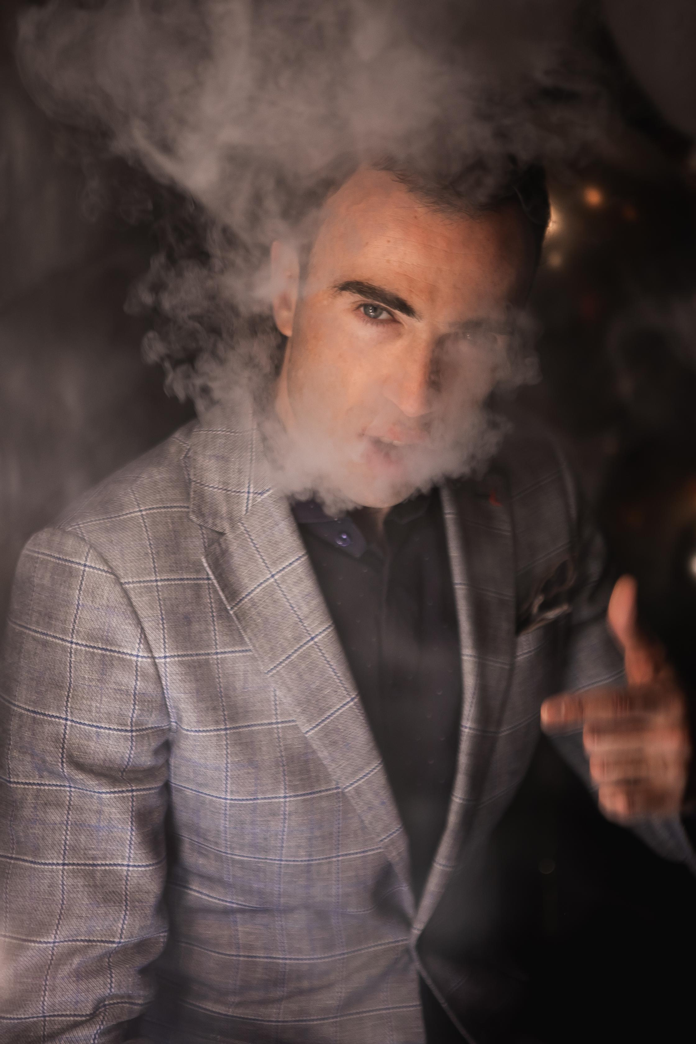 Съёмка дня рождения в тёмном лофте. Фотограф в Москве Дмитрий Жарков