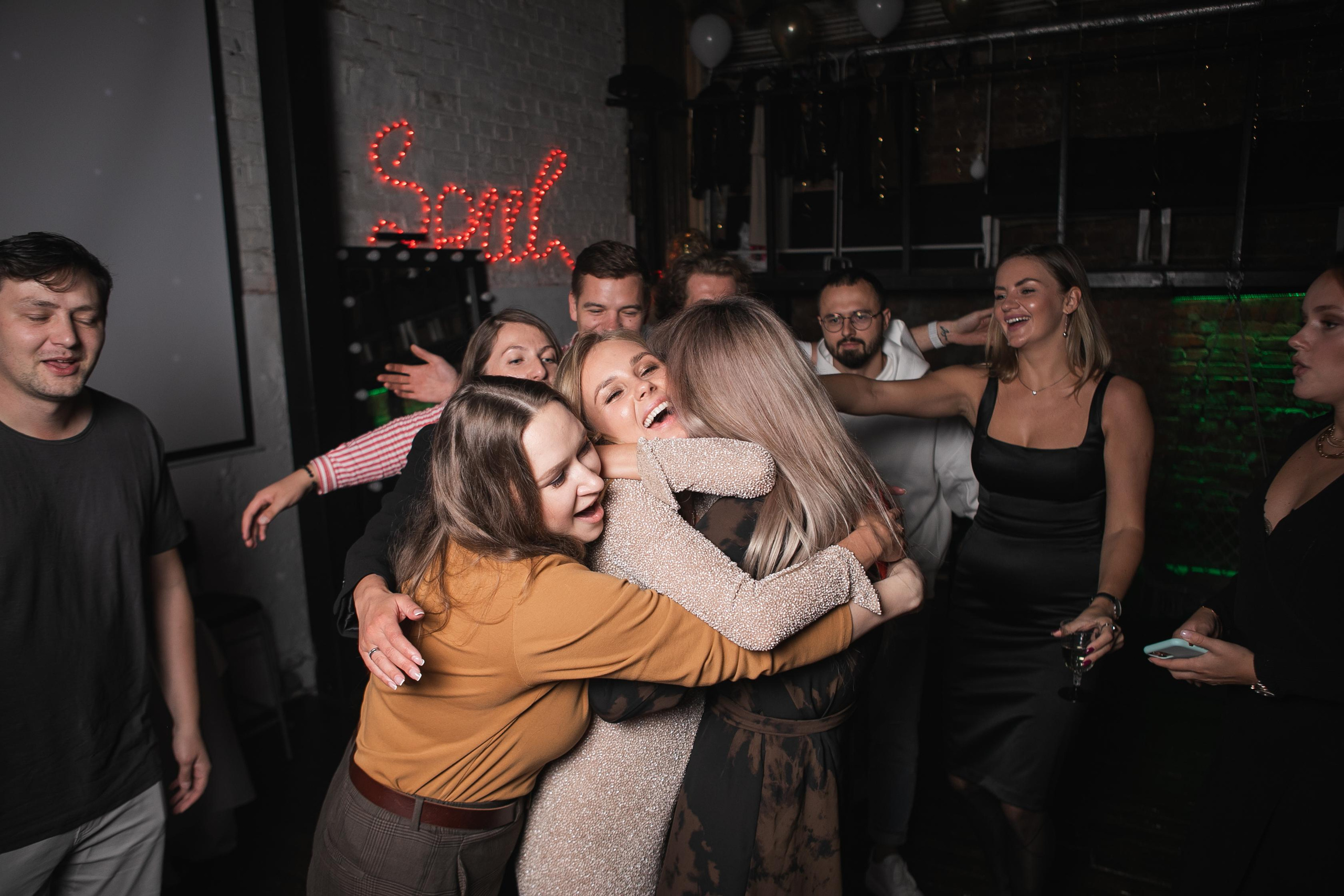 Съёмка дня рождения в тёмном лофте. Фотограф в Москве Дмитрий Жарков