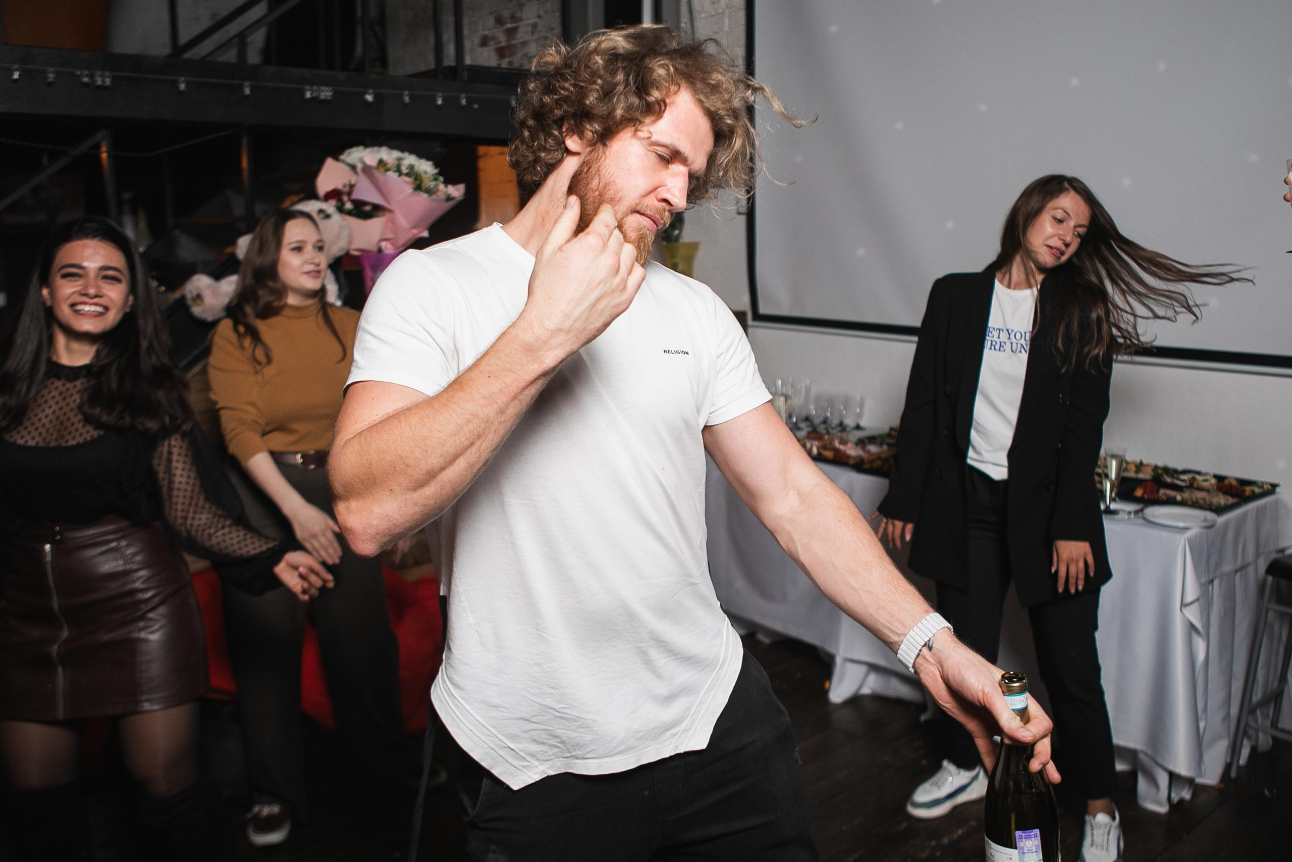 Съёмка дня рождения в тёмном лофте. Фотограф в Москве Дмитрий Жарков