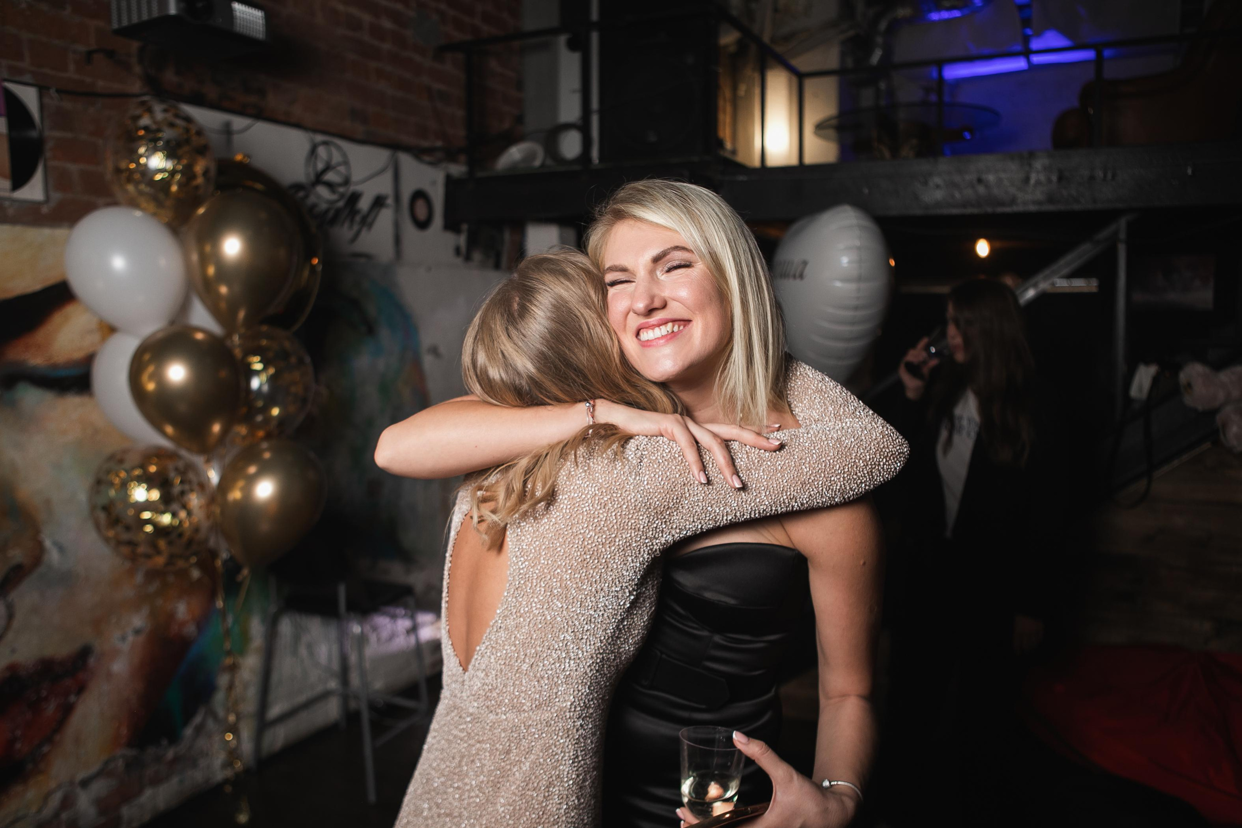 Съёмка дня рождения в тёмном лофте. Фотограф в Москве Дмитрий Жарков