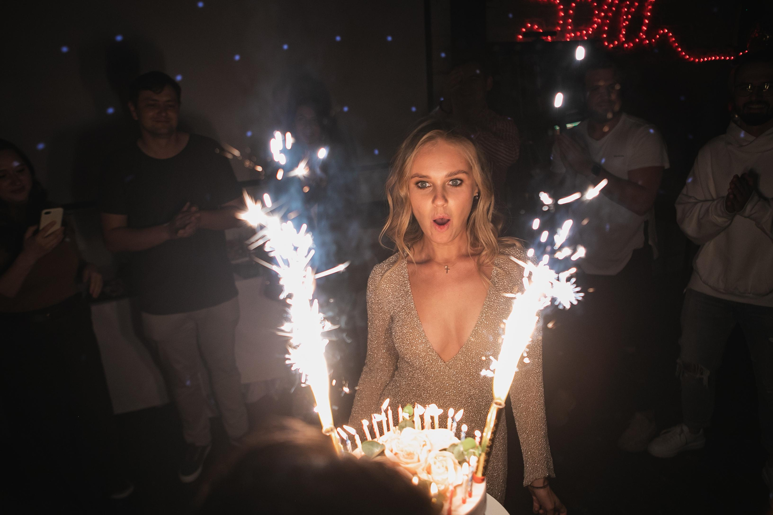 Съёмка дня рождения в тёмном лофте. Фотограф в Москве Дмитрий Жарков