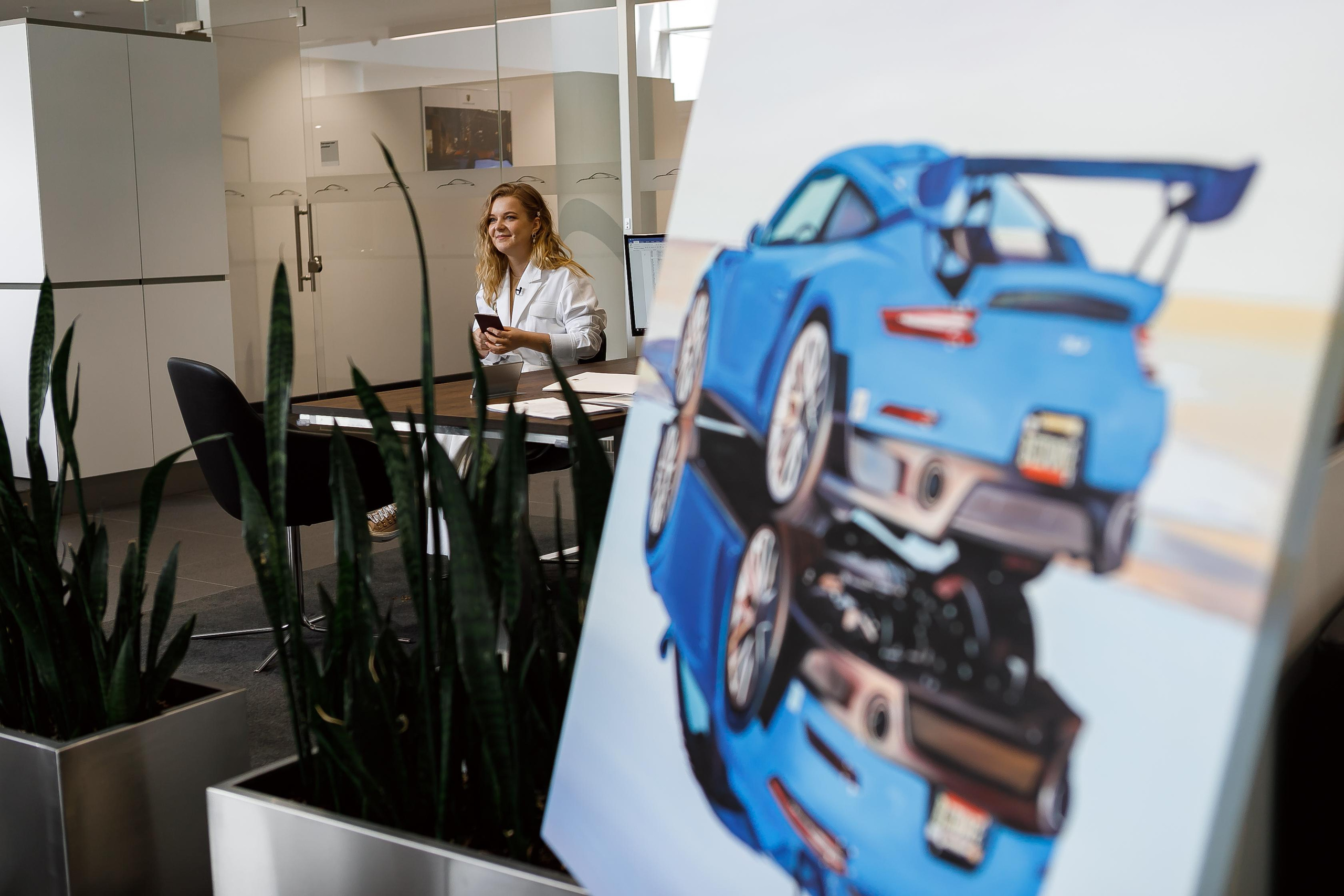 Выдача машины в автосалоне Porche. Фотограф в Москве Дмитрий Жарков