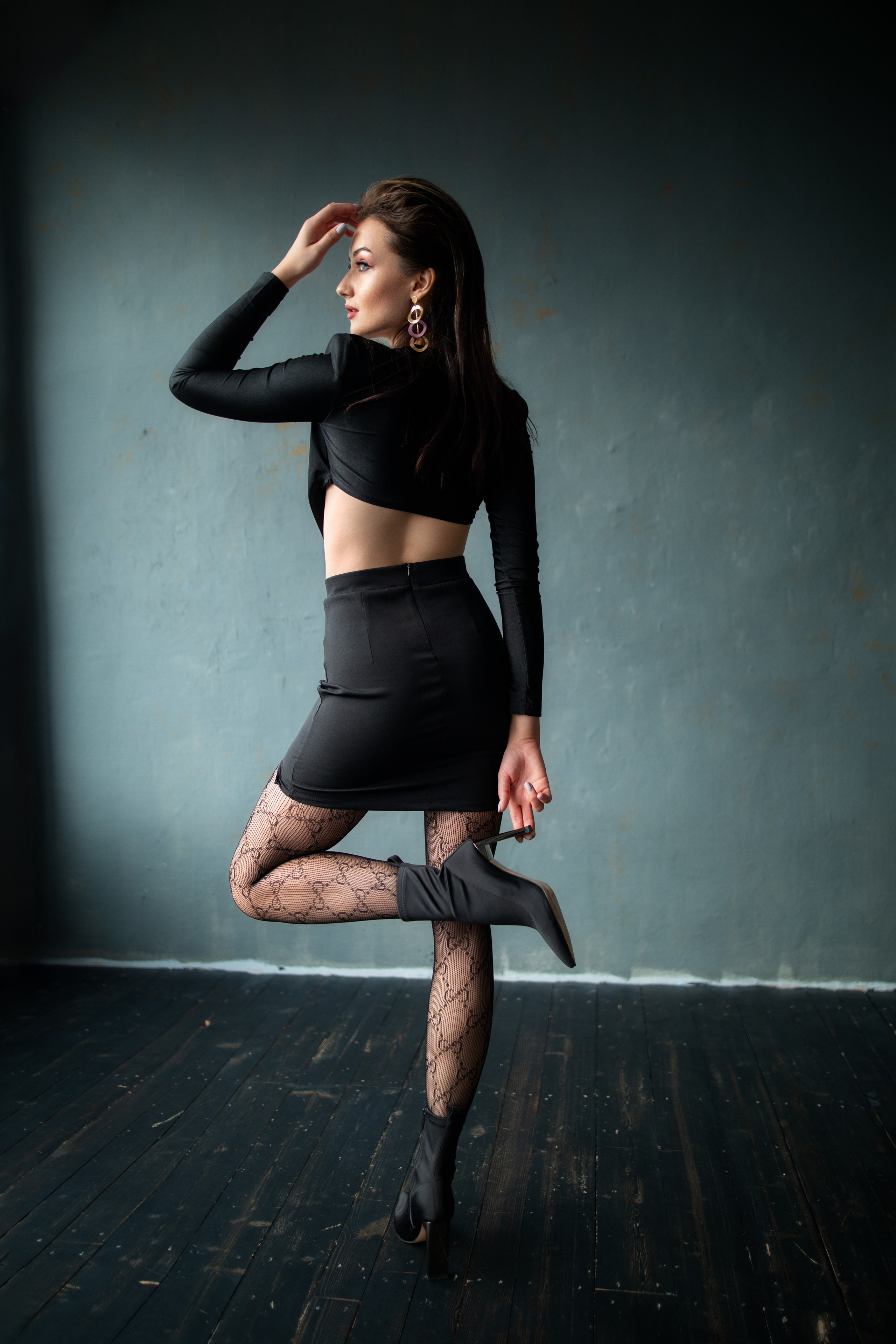 Студийный фотосет с Анастасией в минимальном интерьере в формате для «себя»