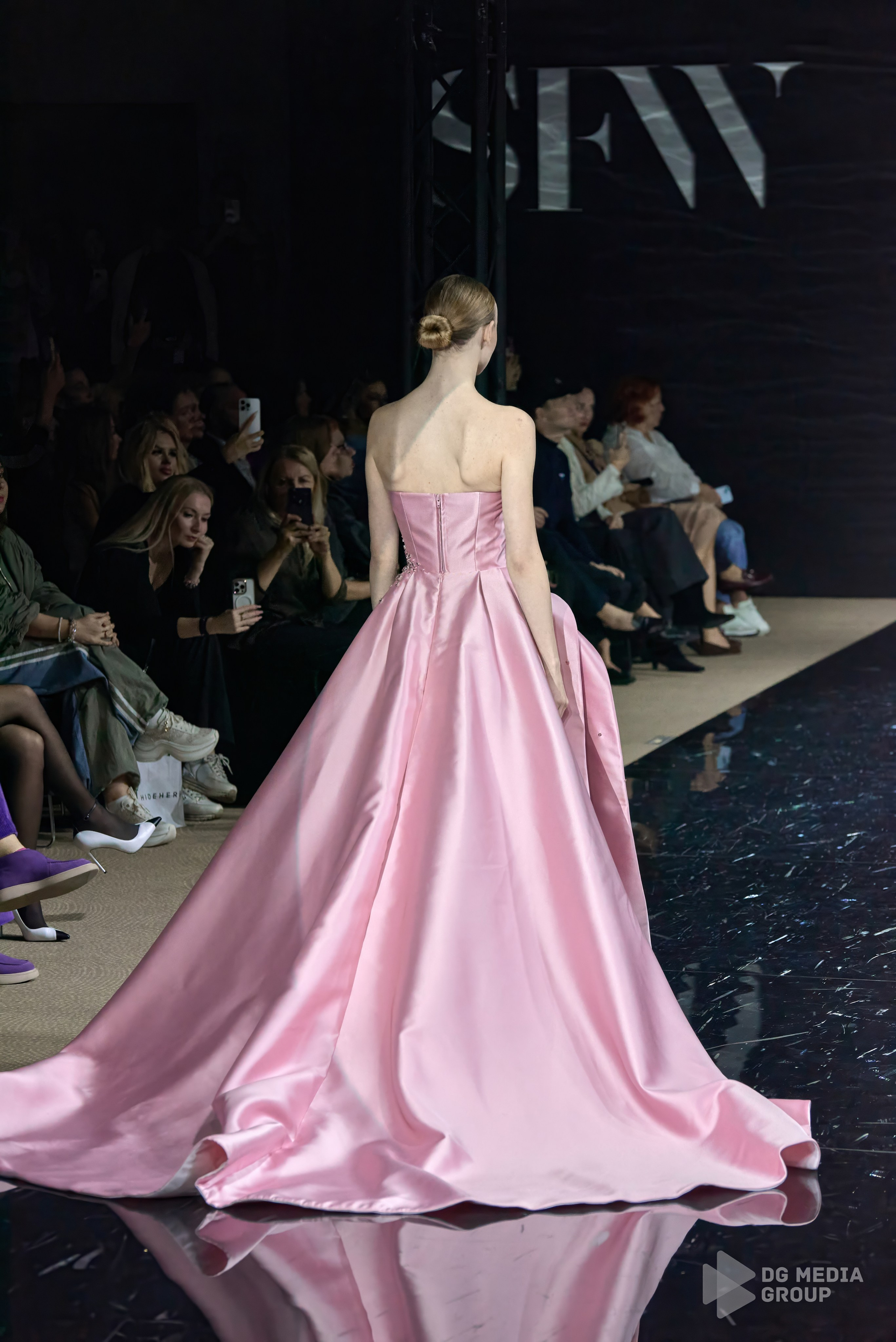 Создаем контент для модных показов. DG MEDIA GROUP | Контент для модных показов и концертов