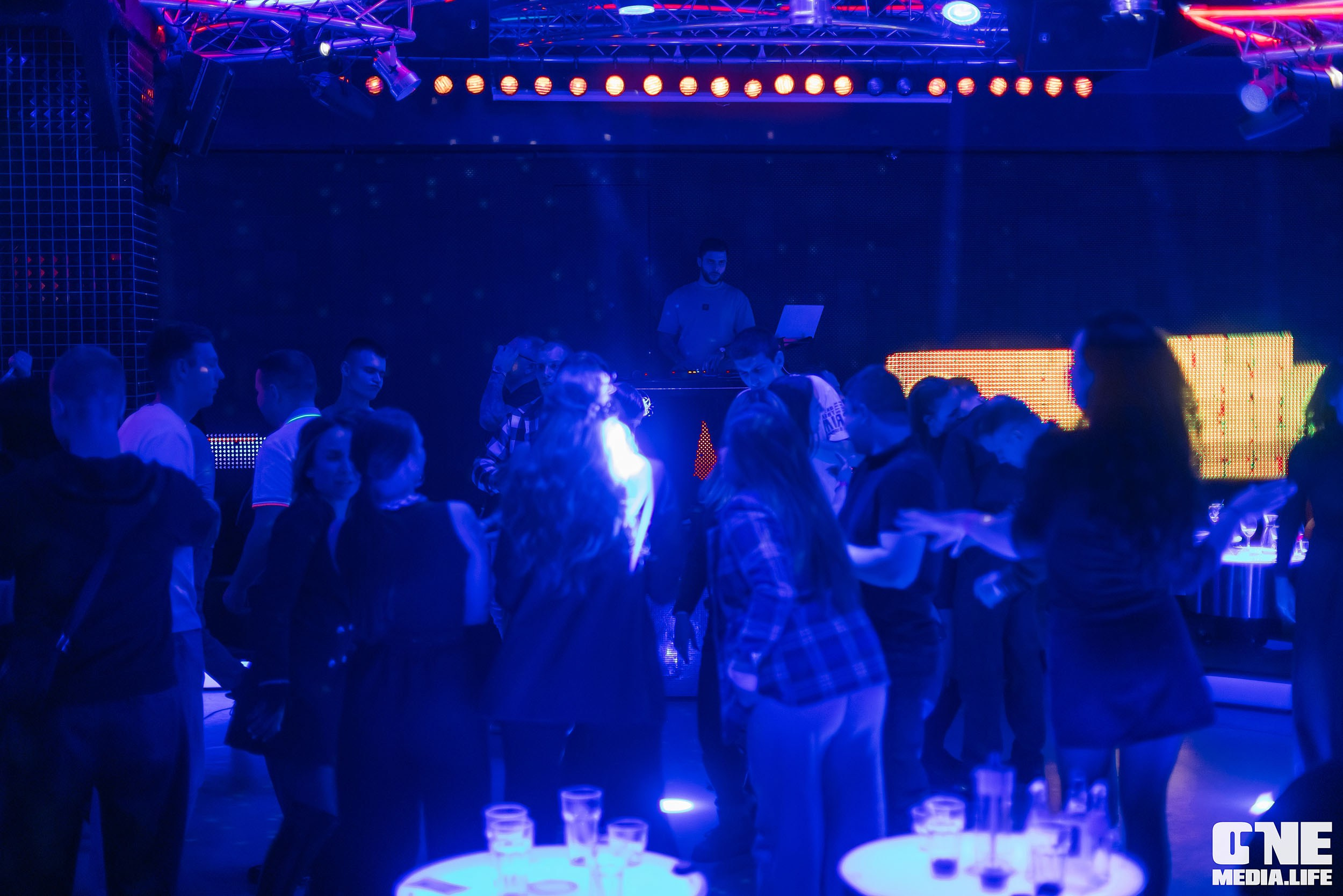 Фоторепортаж из Планеты. One Media Life: фоторепортажи, фотоотчеты с мероприятий и заведений