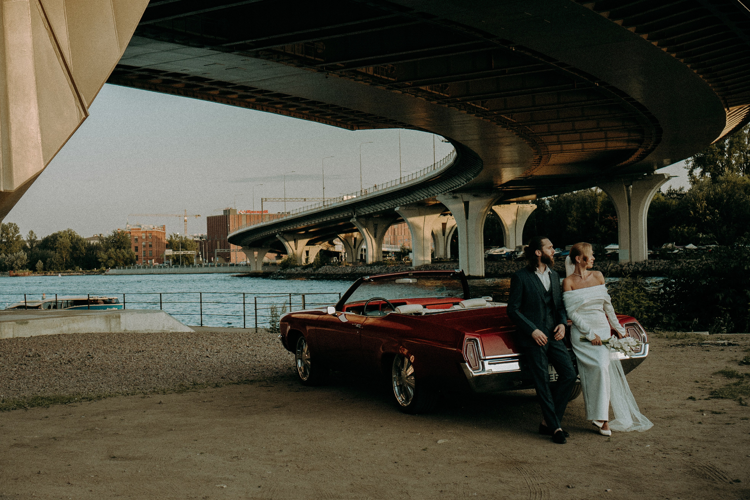 СВАДЕБНАЯ СЬЕМКА ВОЗЛЕ МСОТА БЕТАНКУРА НА КАБРИОЛЕТЕ. Профессиональный фотограф, Санкт-Петербург — Виктория Богомолова
