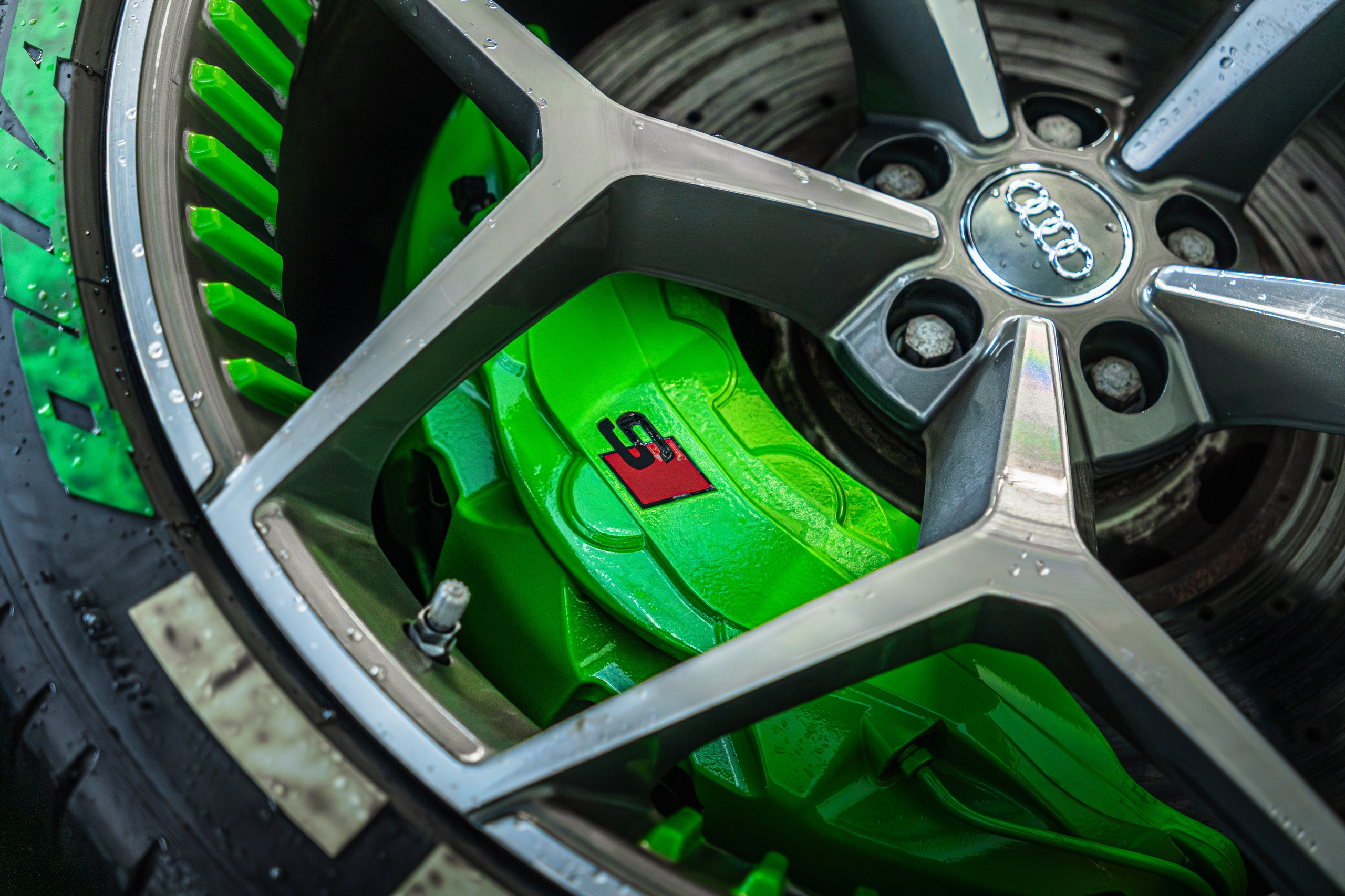 Audi Q8. Valya Fleks