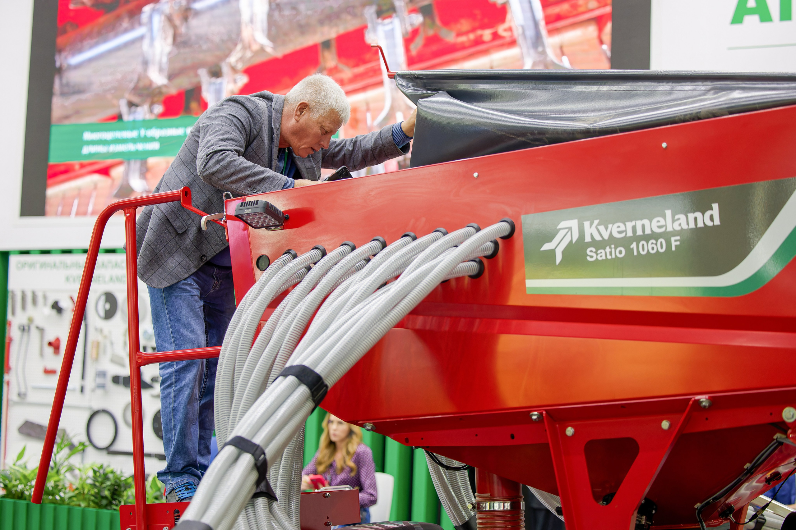 Работа стенда. Агросалон. Репортажный фотограф в Москве Екатерина Якель