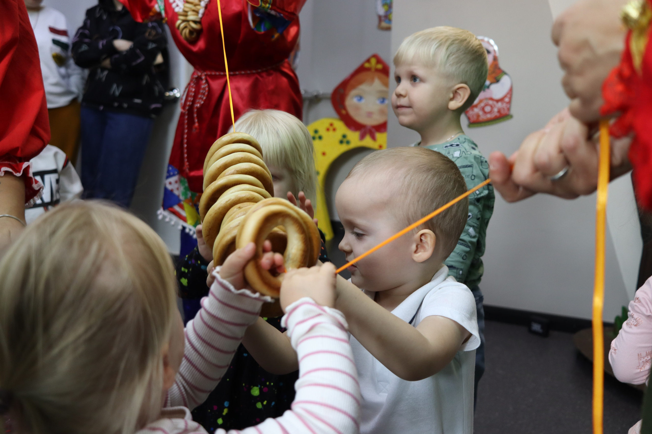 Масленица для малышей в «Зелёной груше». Репортажный фотограф в Москве и Зеленограде Karina-vozd
