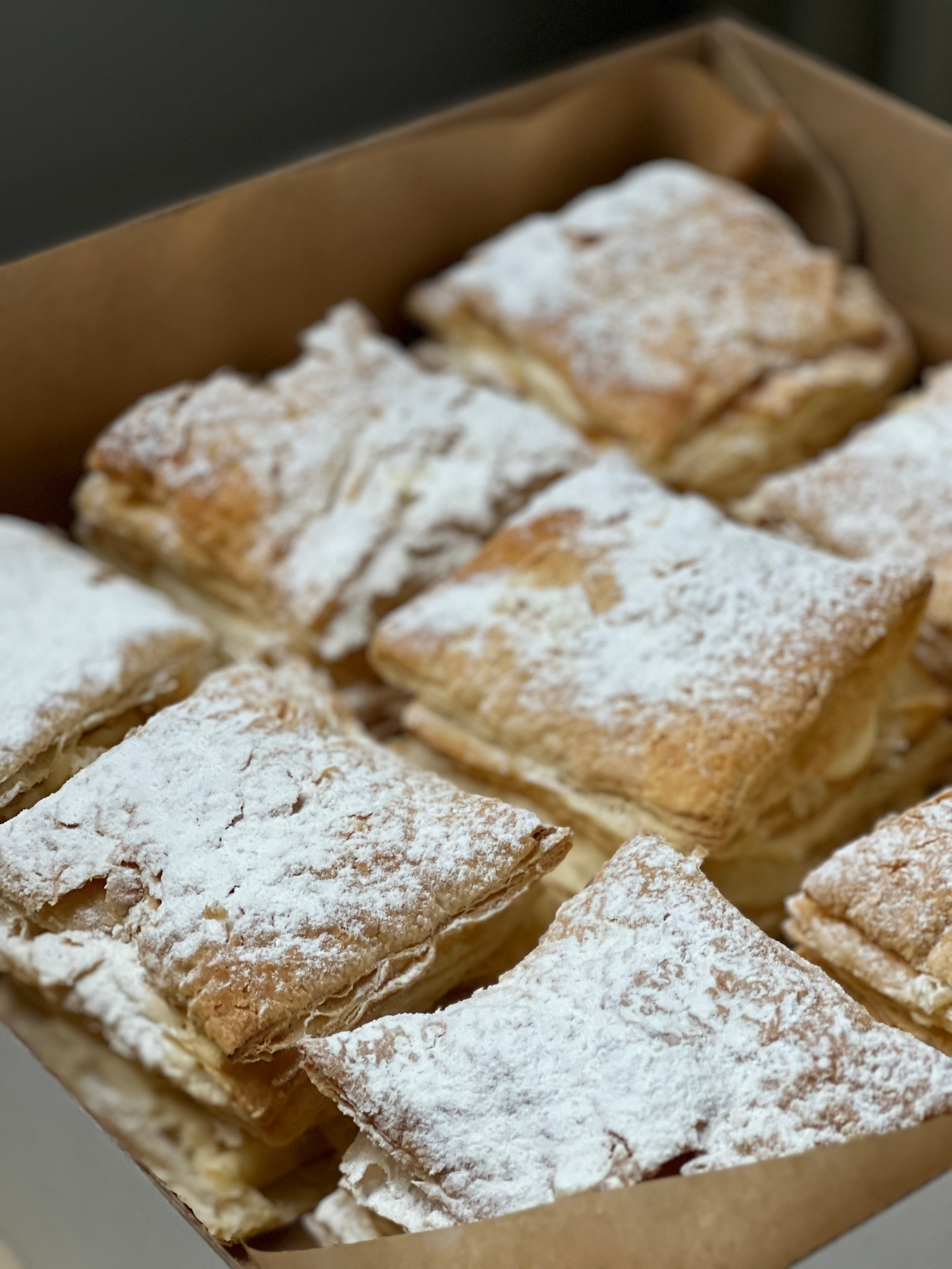 Торты и десерты. Выездной кейтеринг, съедобные букеты, торты и сладости на заказ