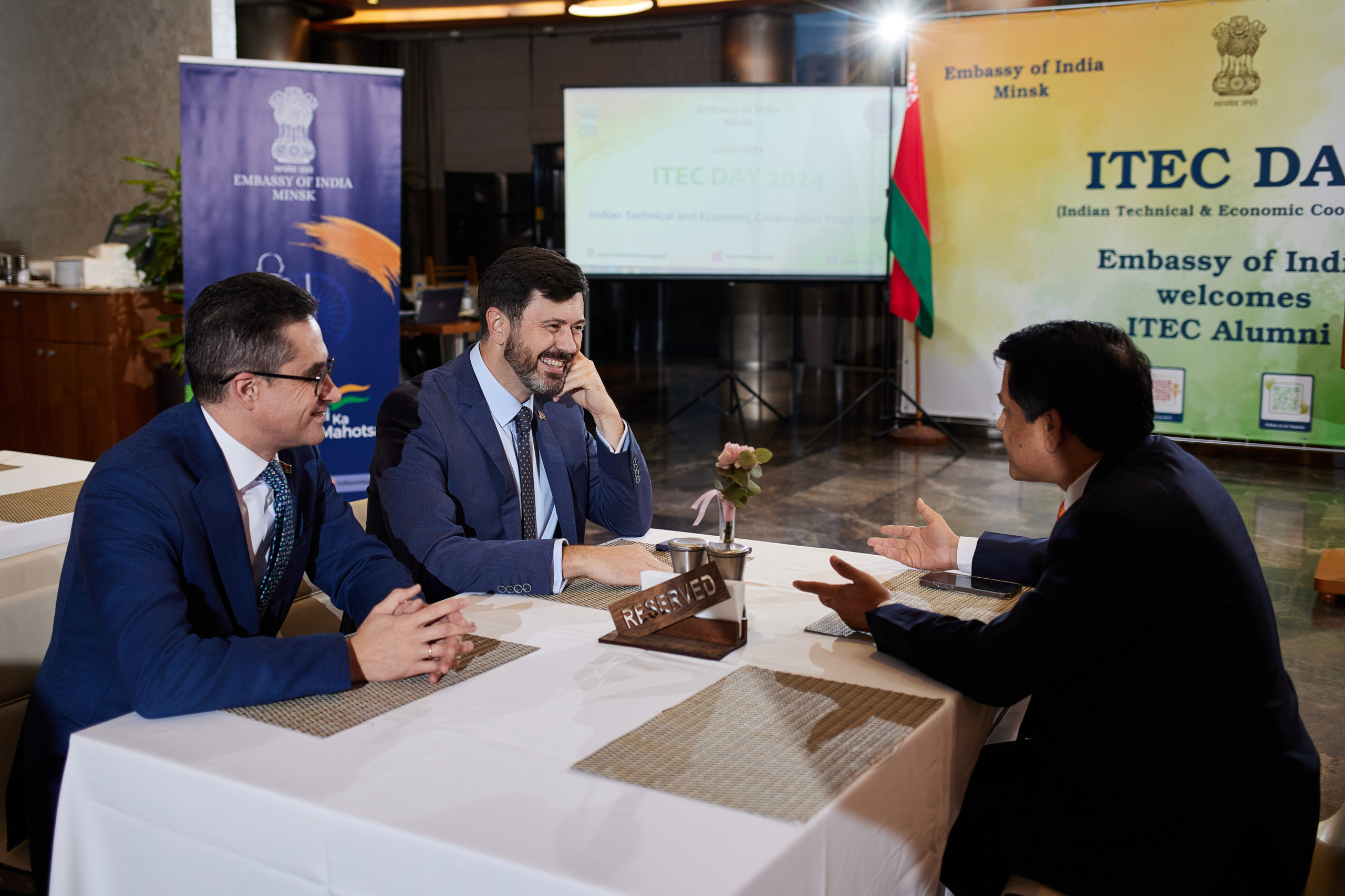 Посольство Индии. Свадебная, репортажная фотосъемка и видеосъемка в Минске. Илья и Юлия Ширмановы. Фотограф | Видеограф | Минск