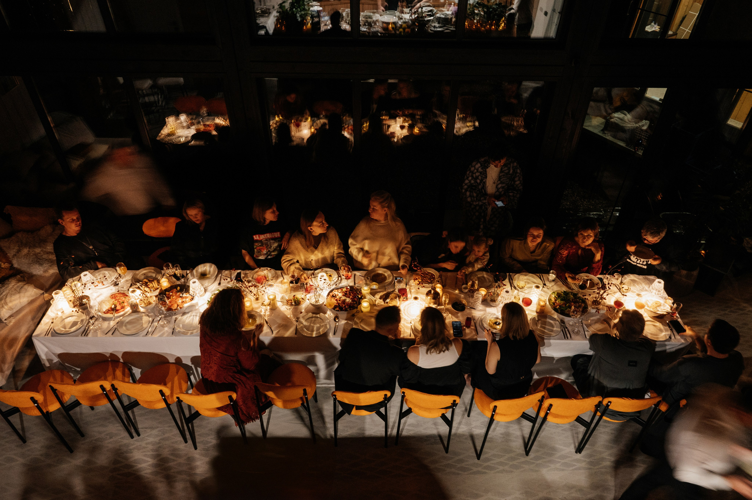 Невероятно атмосферный семейный ужин. Wedding photographer in Moscow and around the world Andrey Medvednikov