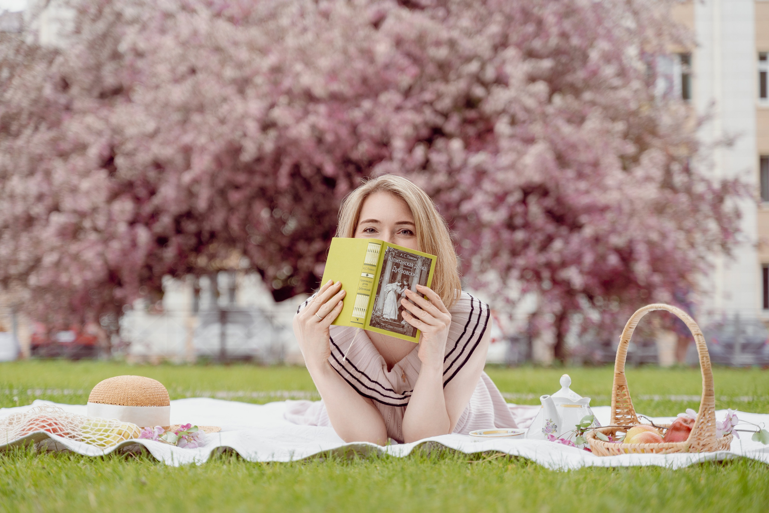 Фотосессия в яблонях. Фотограф Наталья Соколовская. Новосибирск