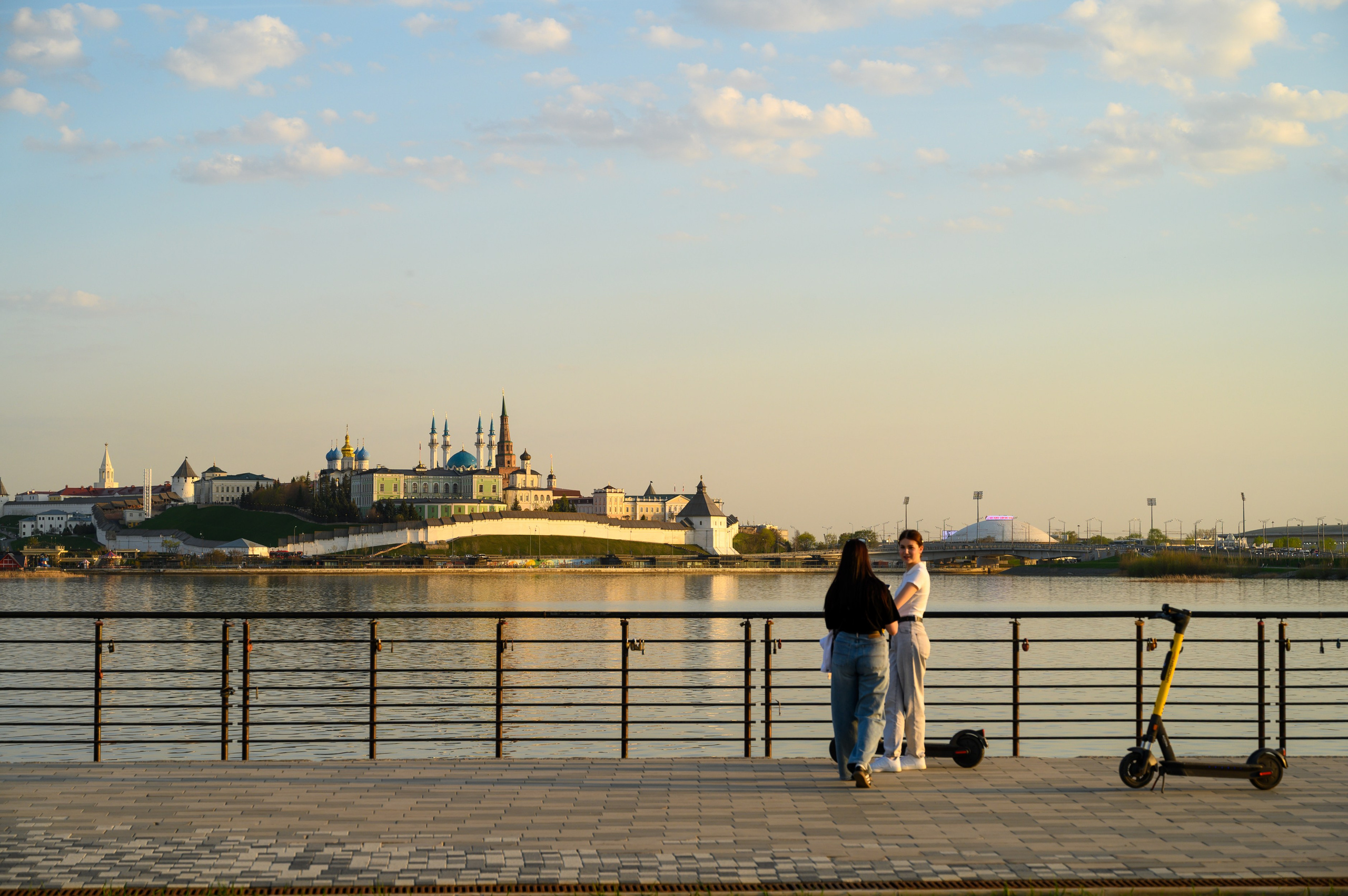 Центр семьи "Казан" (Чаша) с величественным видом на Казанский Кремль и его башни