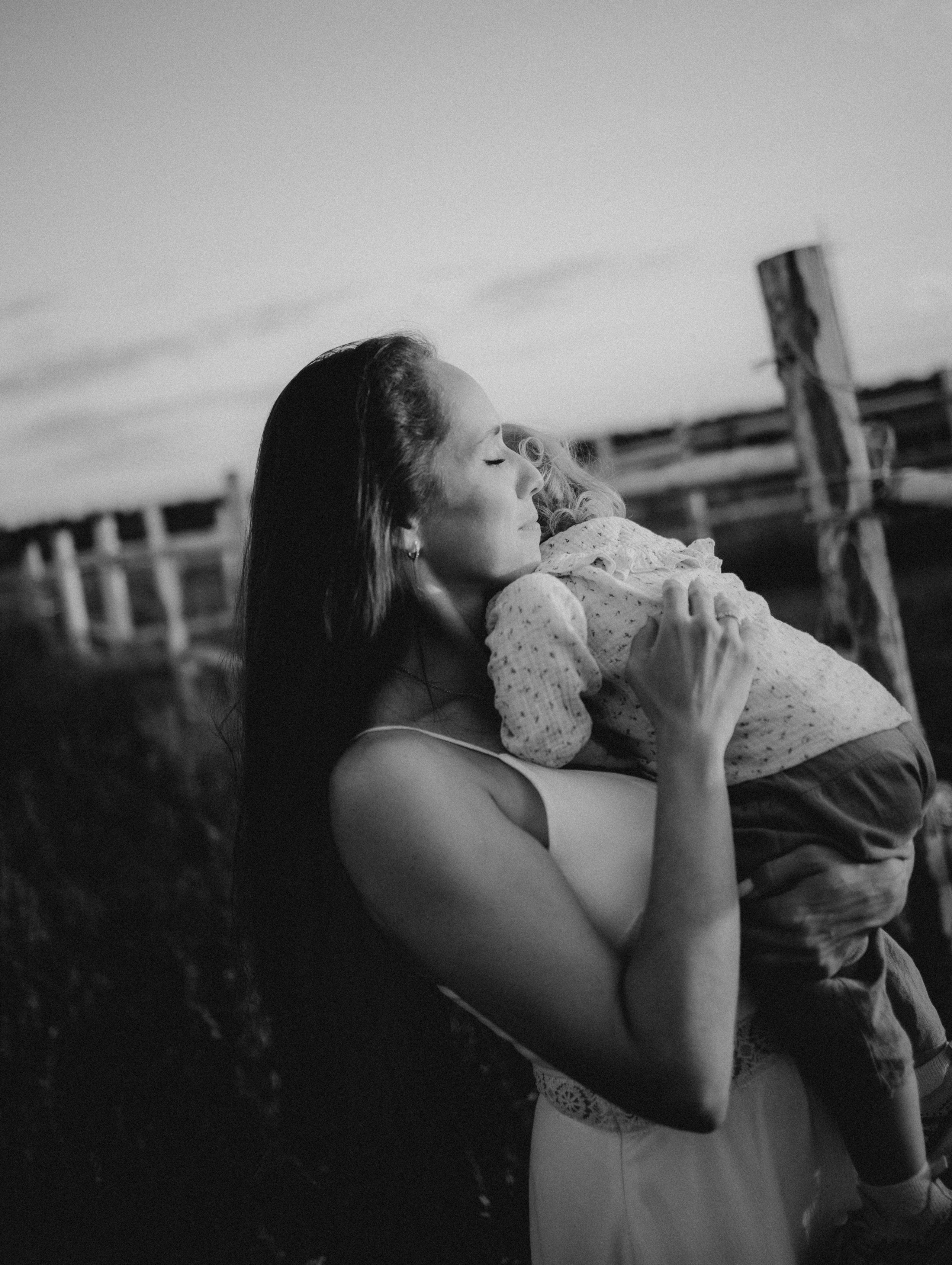 Фотосессия мамы и дочки в поле. Фотограф Углич и Ярославль Ольга Тятюшкина