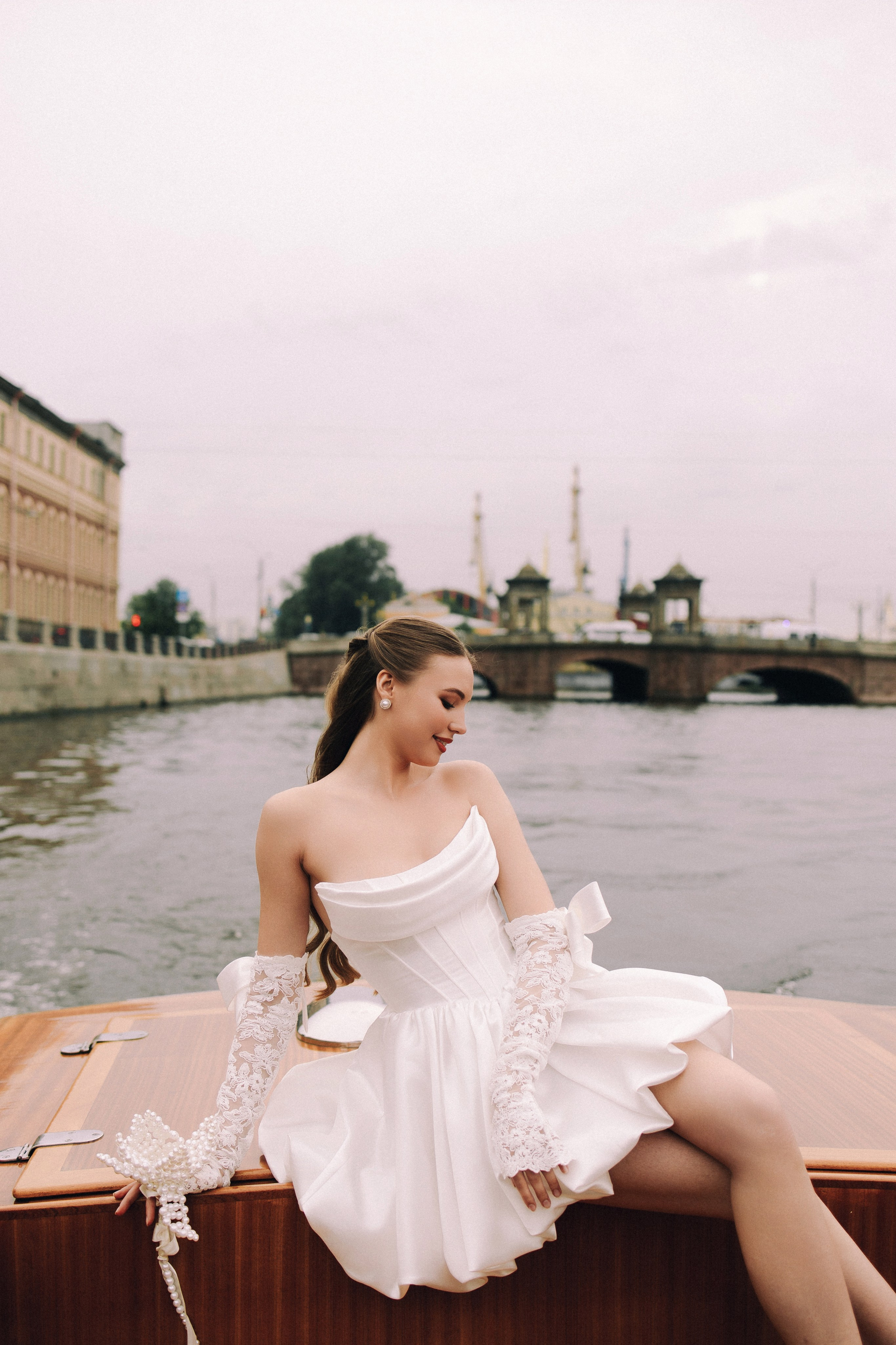 На катере. ФОТОГРАФ РОЗА ФИЛИНА СПб I МОСКВА