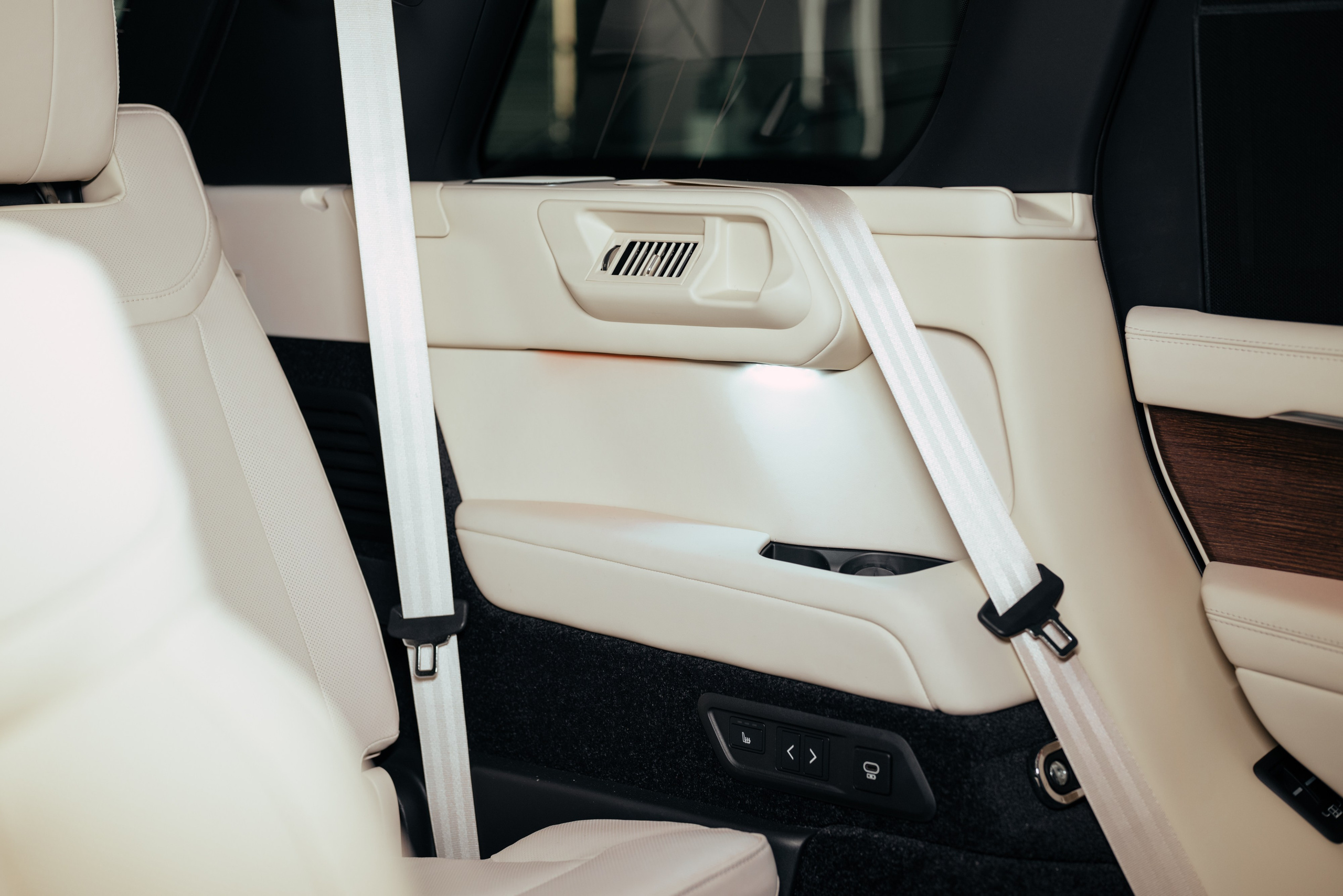 Range Rover long brown on white. DeLorein